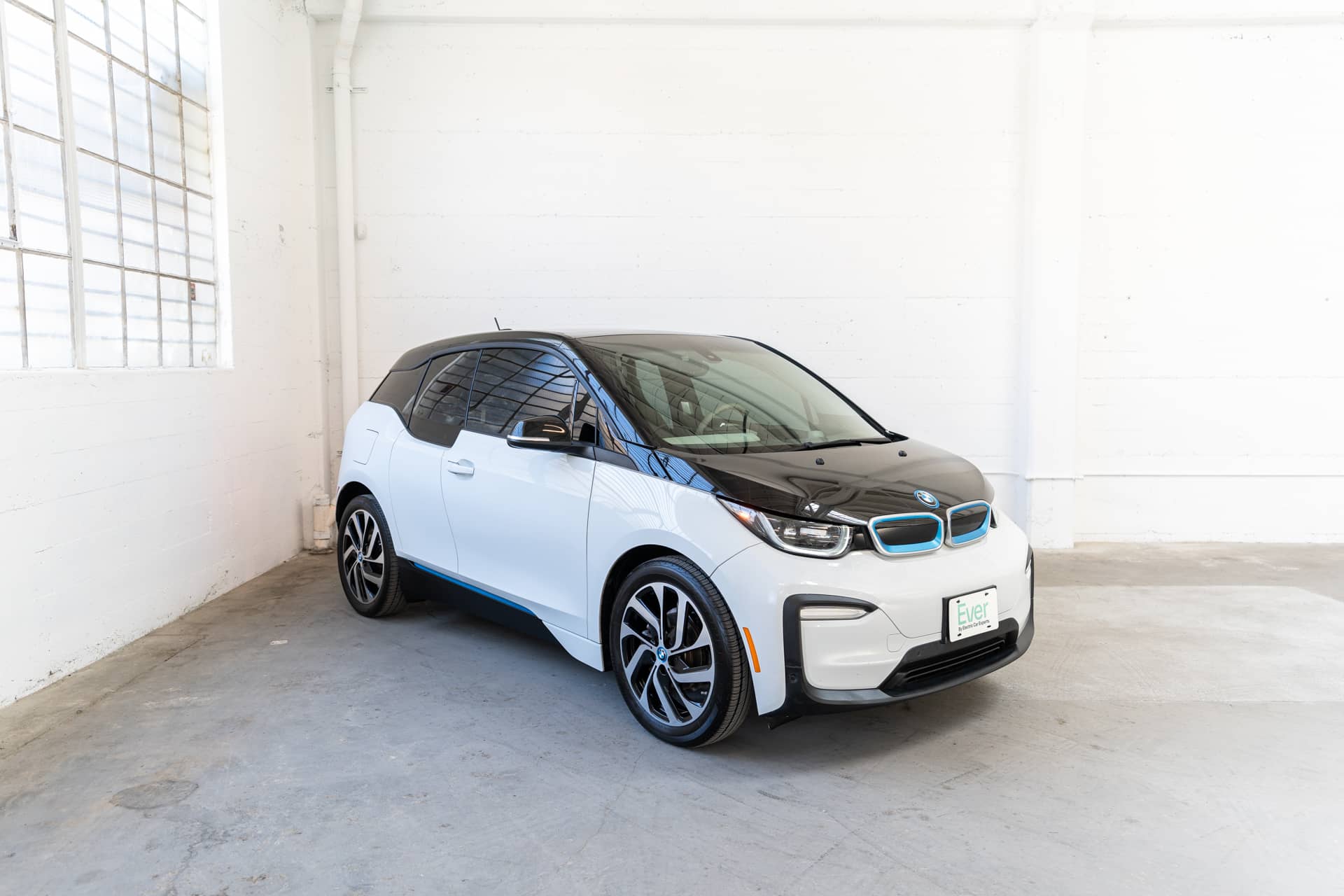 EverCars Co. vehicle image 4 for BMW i3 -  Giga World on EverCars Co.