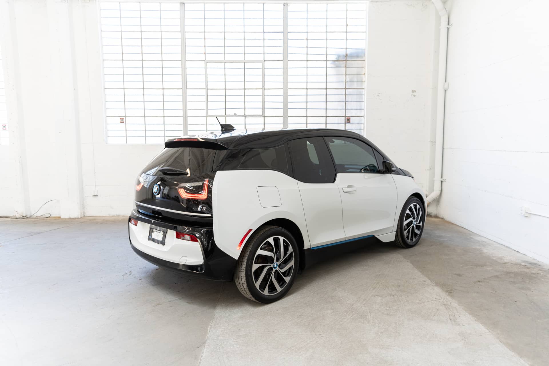 EverCars Co. vehicle image 6 for BMW i3 -  Giga World on EverCars Co.