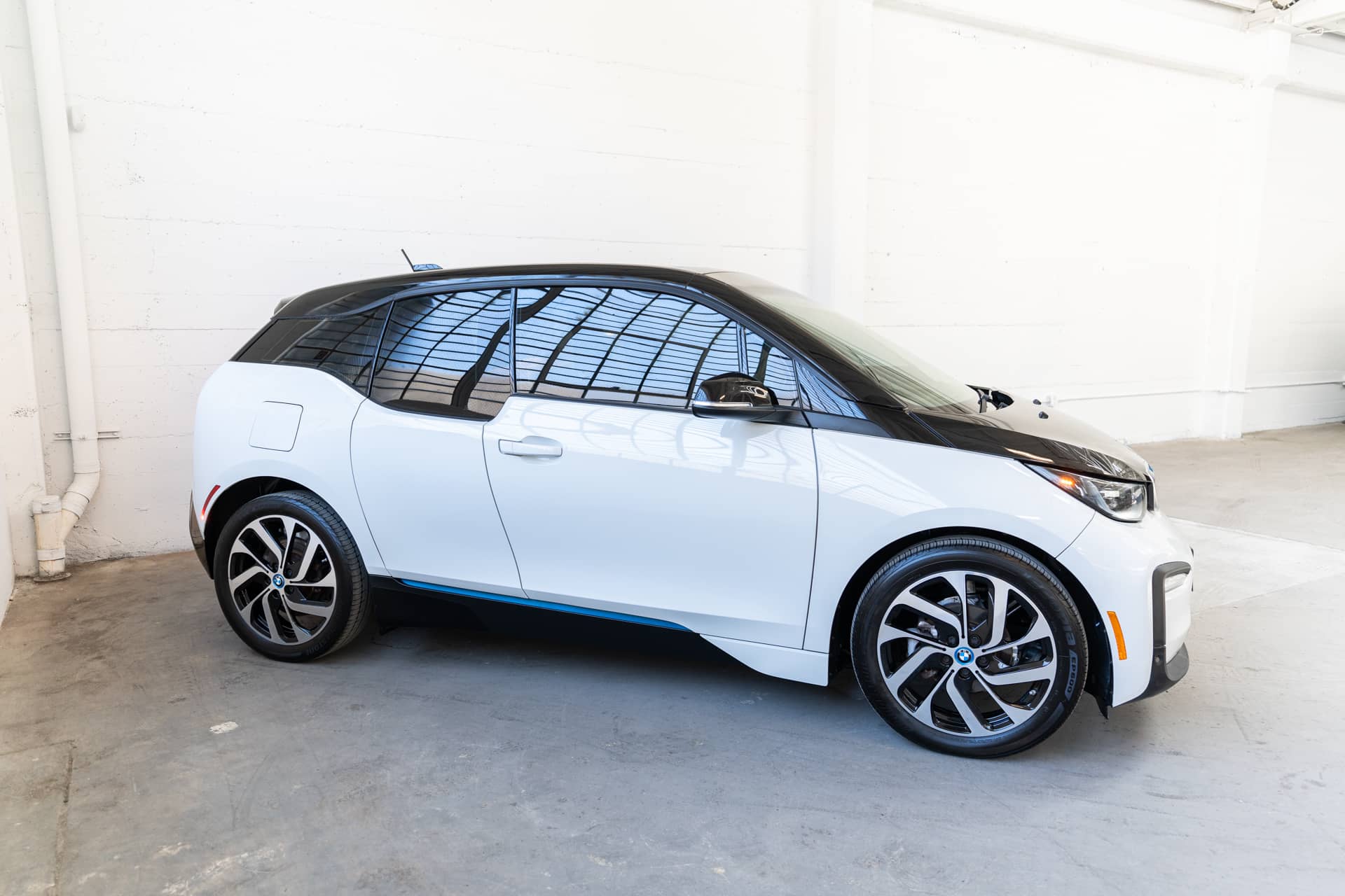 EverCars Co. vehicle image 5 for BMW i3 -  Giga World on EverCars Co.