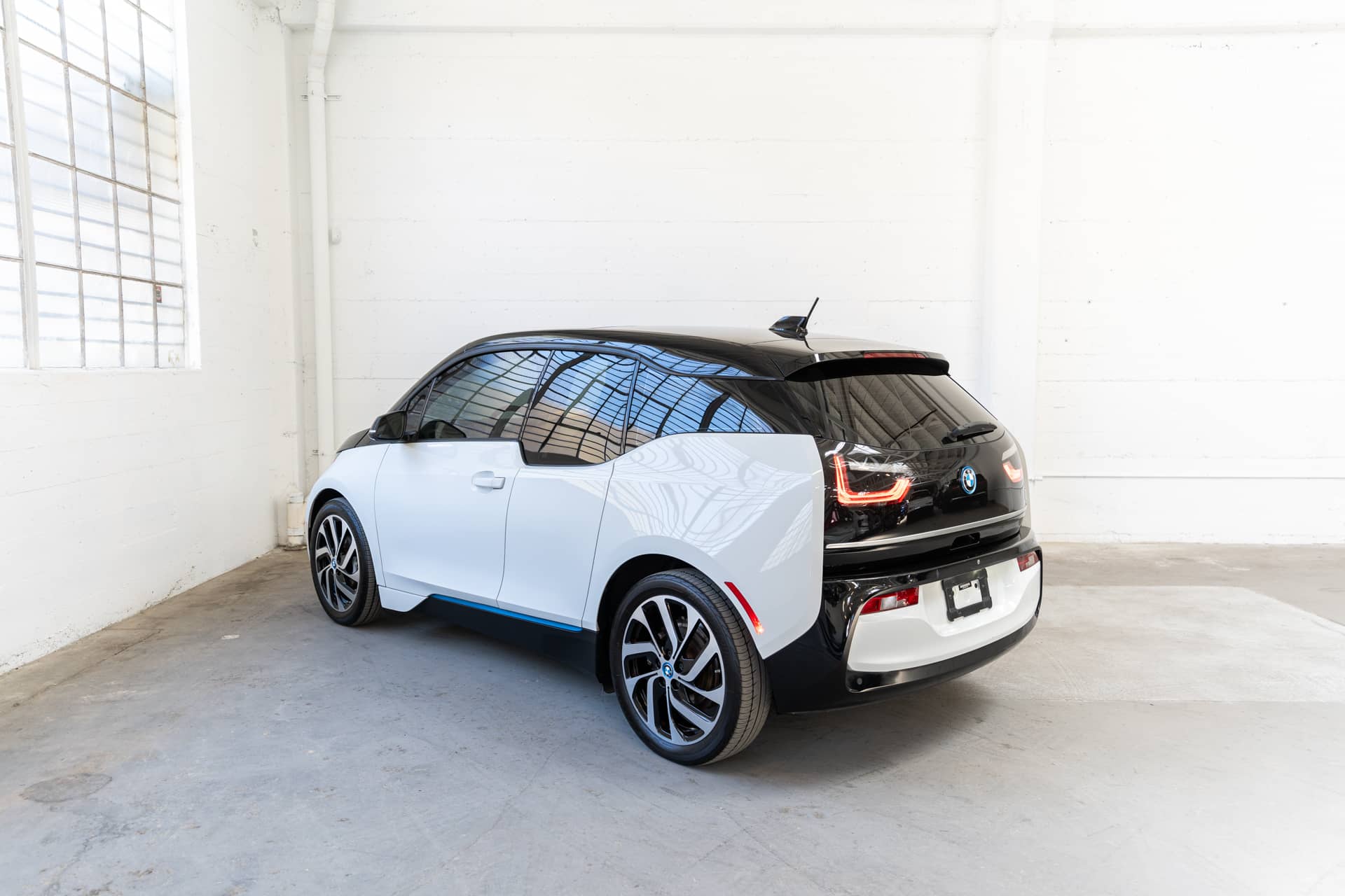EverCars Co. vehicle image 8 for BMW i3 -  Giga World on EverCars Co.