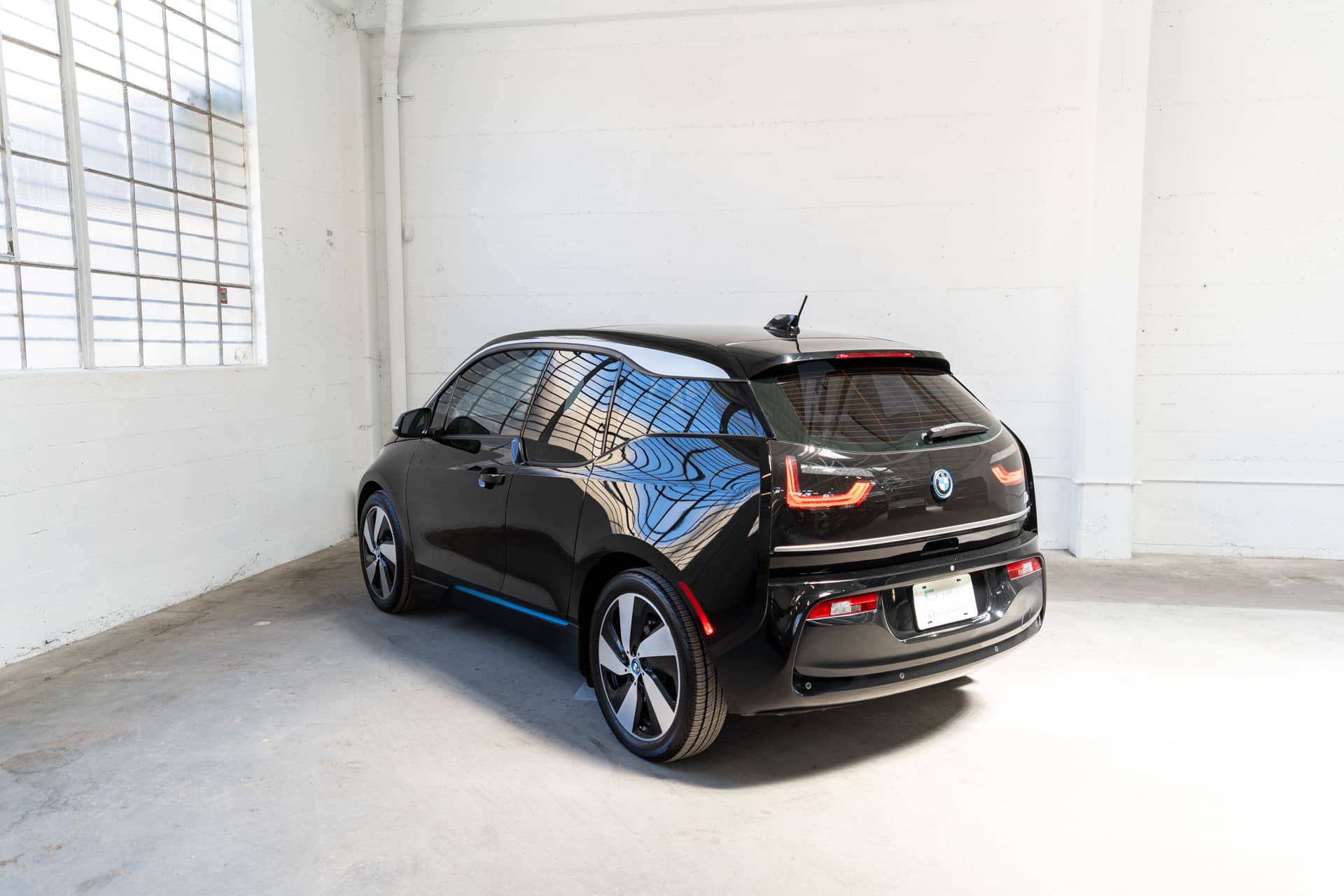 EverCars Co. vehicle image 8 for BMW i3 -  Tera World on EverCars Co.