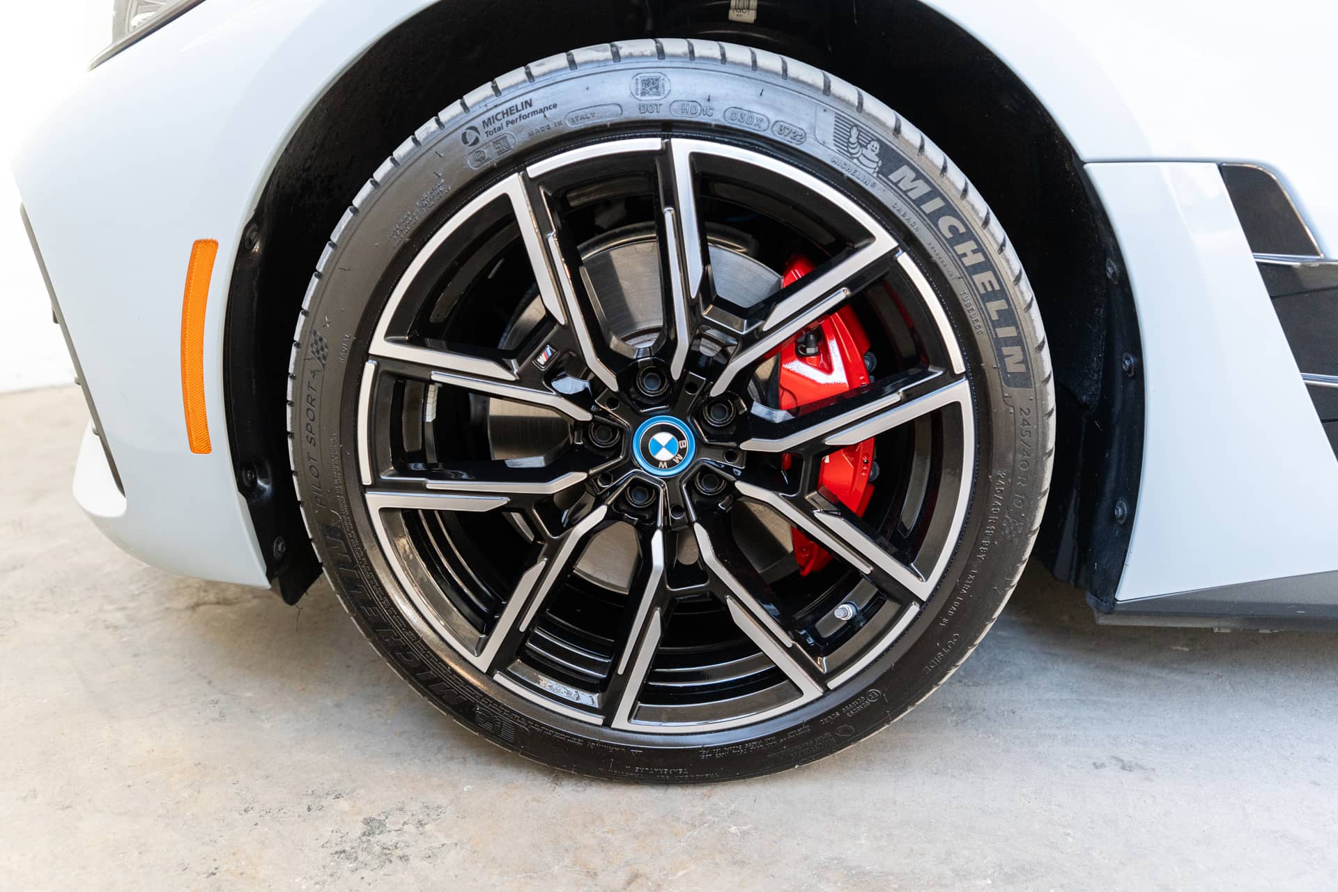EverCars Co. vehicle image 10 for BMW i4 -  eDrive40 M Sport Line on EverCars Co.