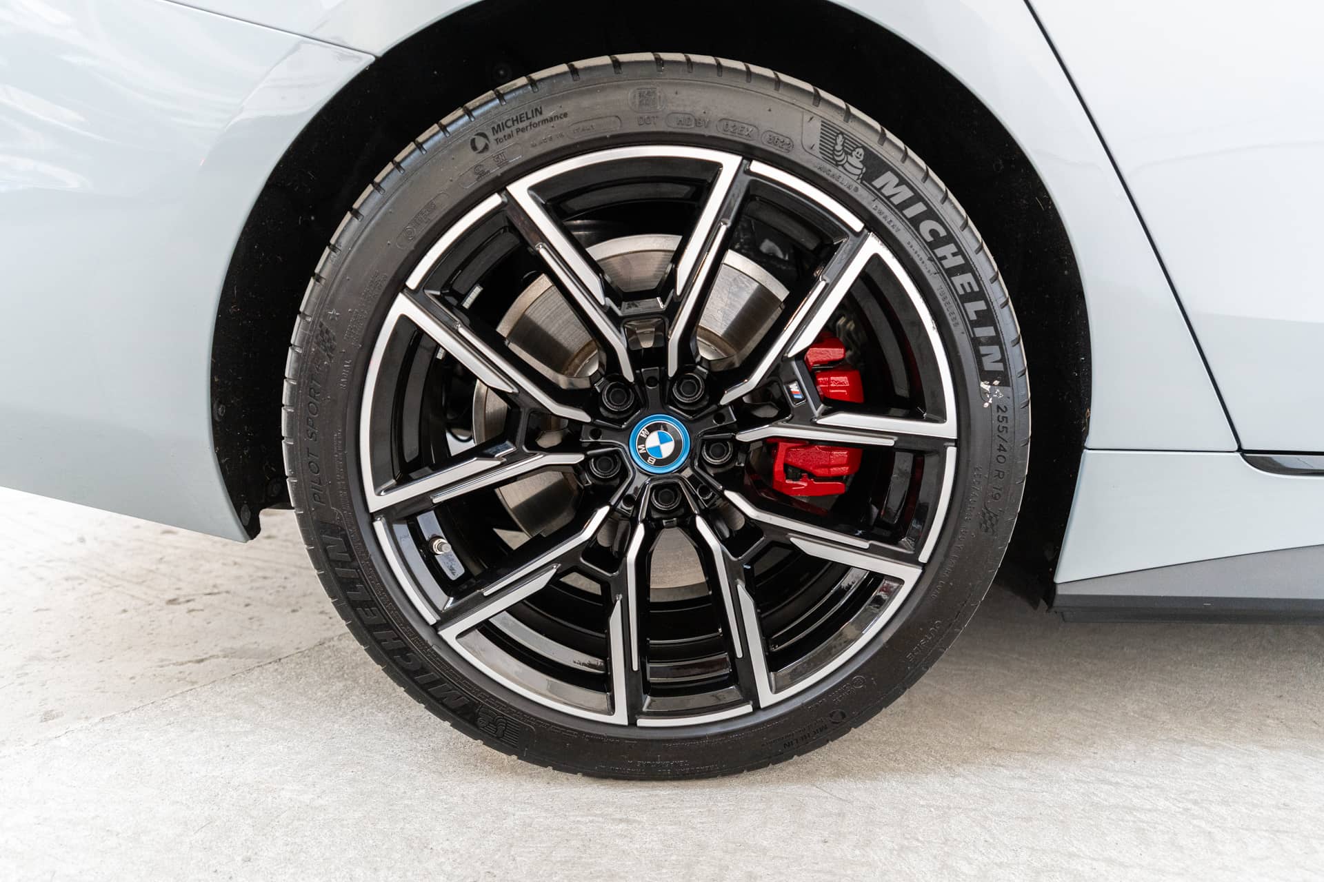 EverCars Co. vehicle image 13 for BMW i4 -  eDrive40 M Sport Line on EverCars Co.