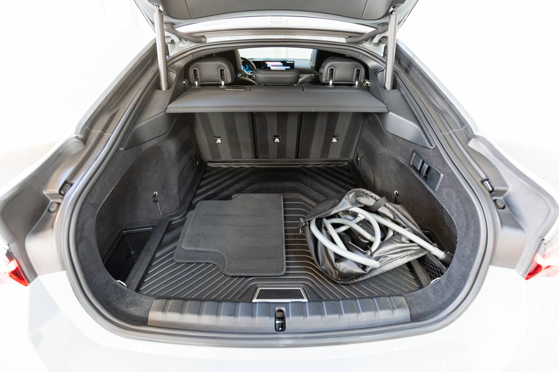 EverCars Co. vehicle image 20 for BMW i4 -  eDrive40 M Sport Line on EverCars Co.