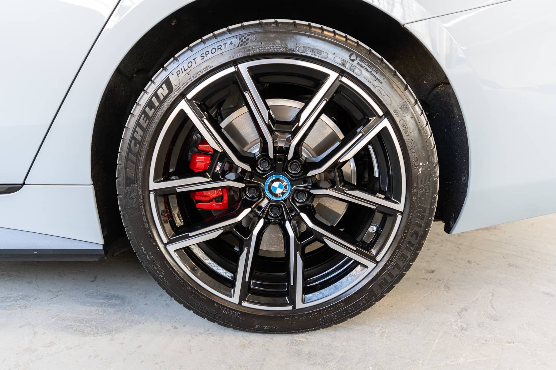 EverCars Co. vehicle image 11 for BMW i4 -  eDrive40 M Sport Line on EverCars Co.