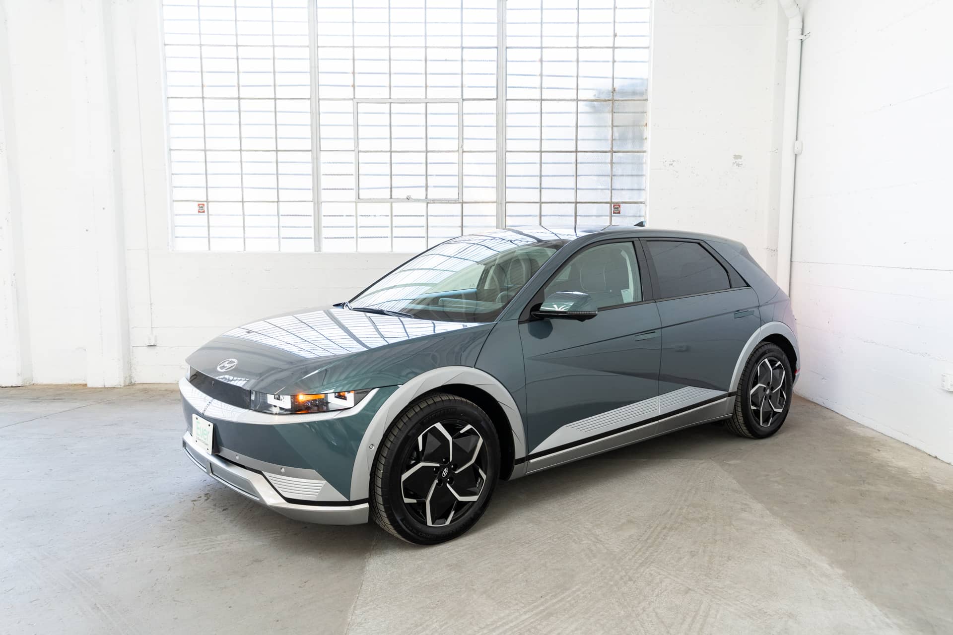 EverCars Co. vehicle image 2 for Hyundai IONIQ 5 -  Limited on EverCars Co.