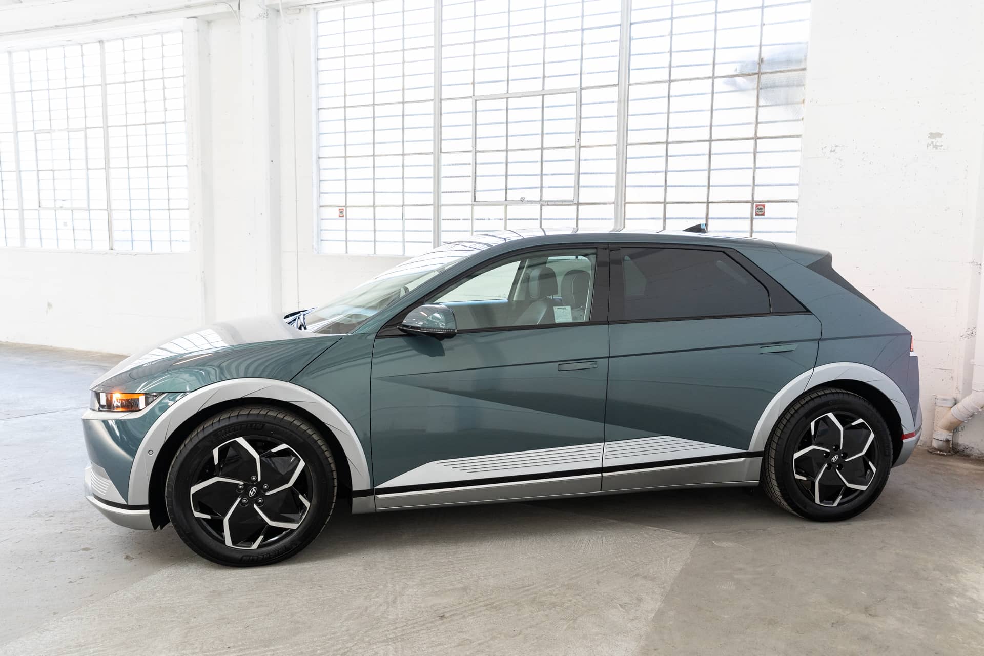EverCars Co. vehicle image 9 for Hyundai IONIQ 5 -  Limited on EverCars Co.