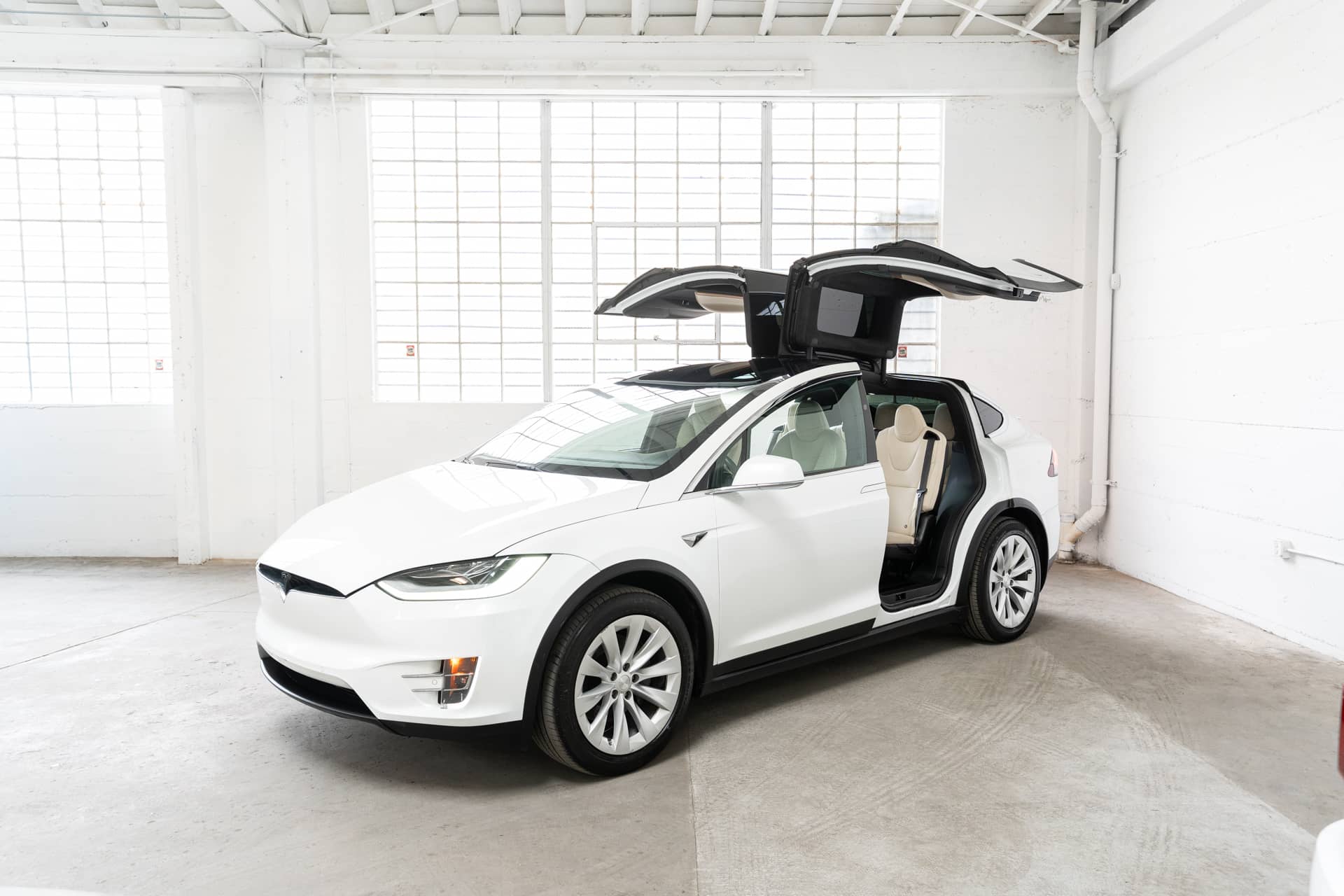 EverCars Co. vehicle image 2 for Tesla Model X -  Long Range on EverCars Co.