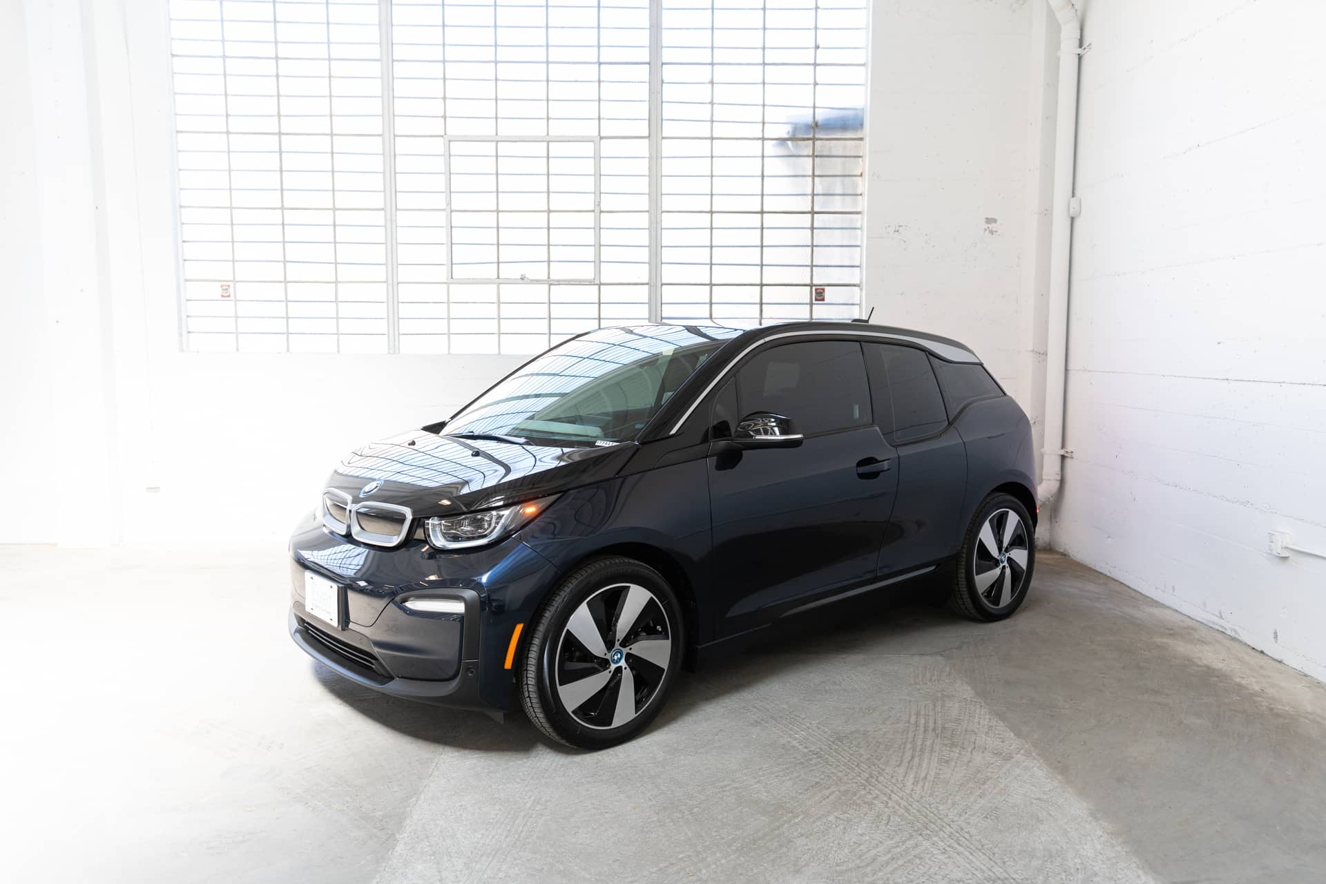 EverCars Co. vehicle image 2 for BMW i3 -  Giga World on EverCars Co.