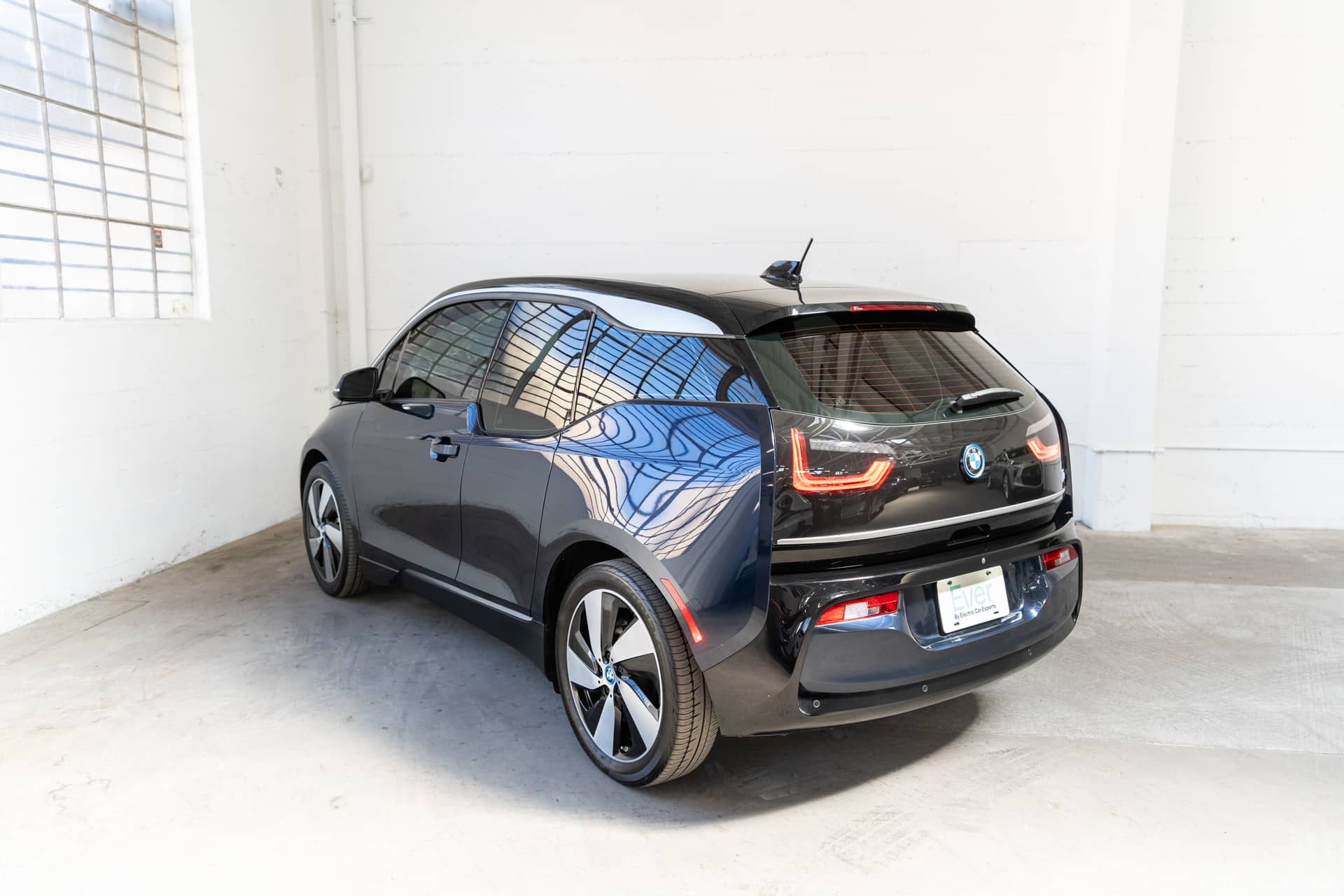 EverCars Co. vehicle image 8 for BMW i3 -  Giga World on EverCars Co.