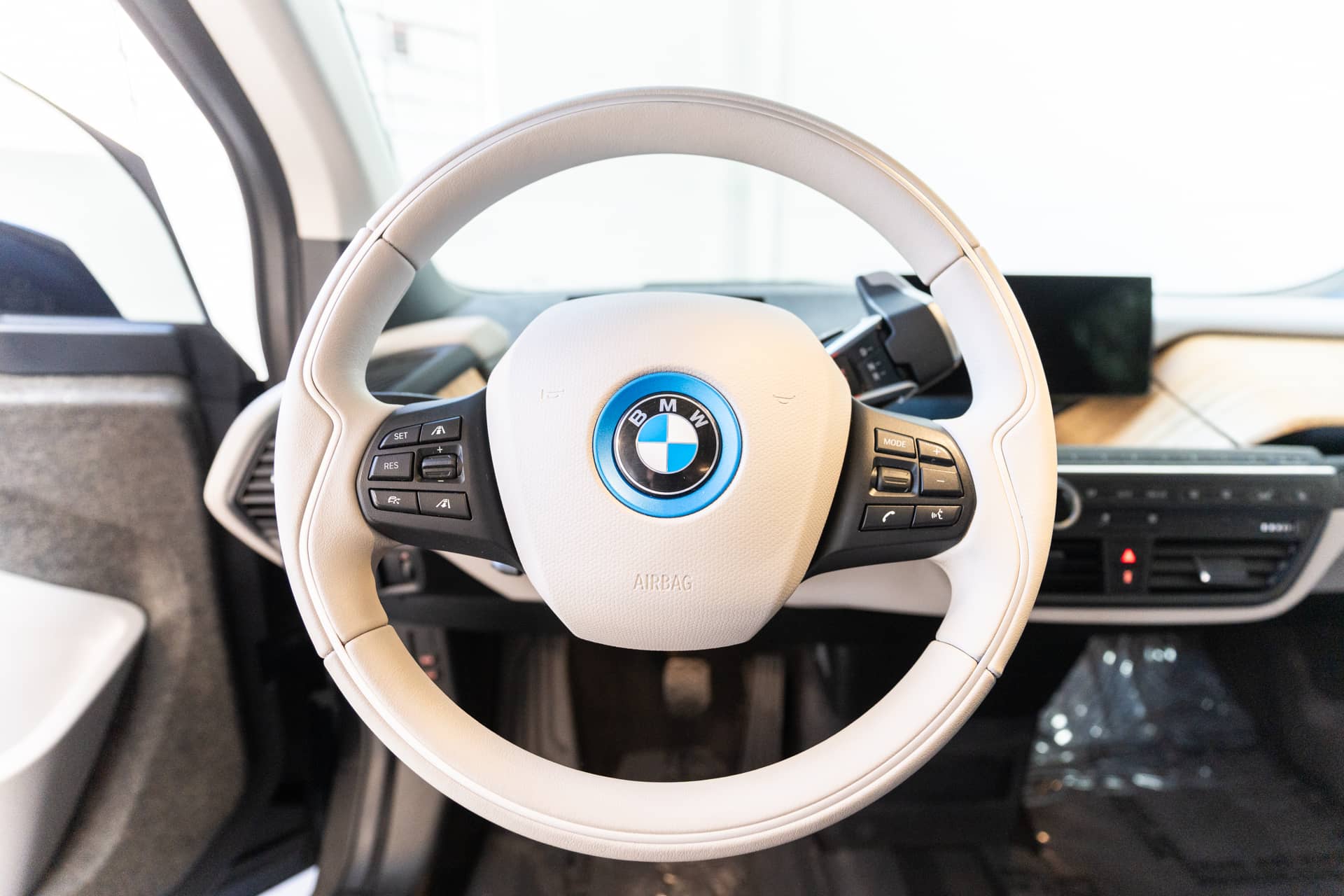 EverCars Co. vehicle image 17 for BMW i3 -  Giga World on EverCars Co.