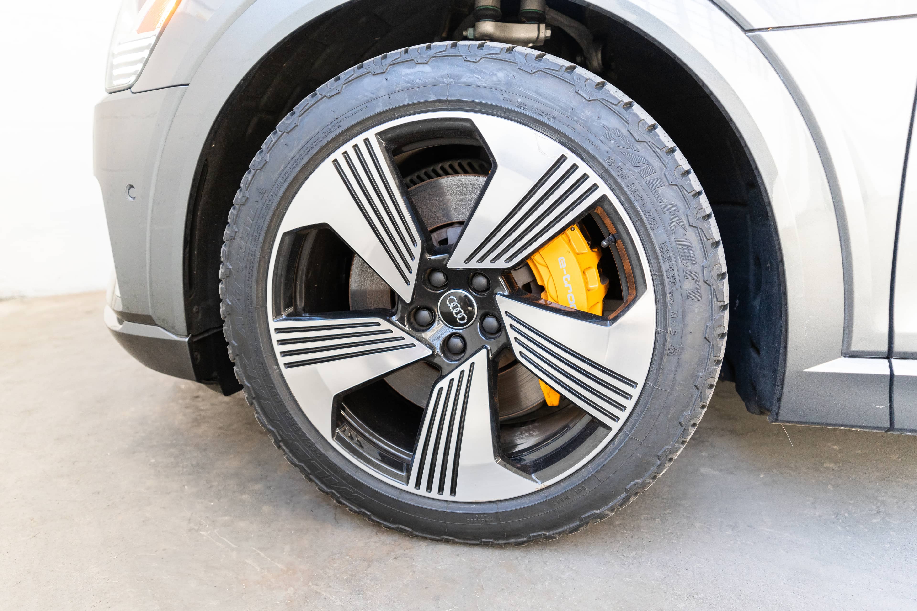 EverCars Co. vehicle image 10 for Audi e-tron -  Prestige on EverCars Co.