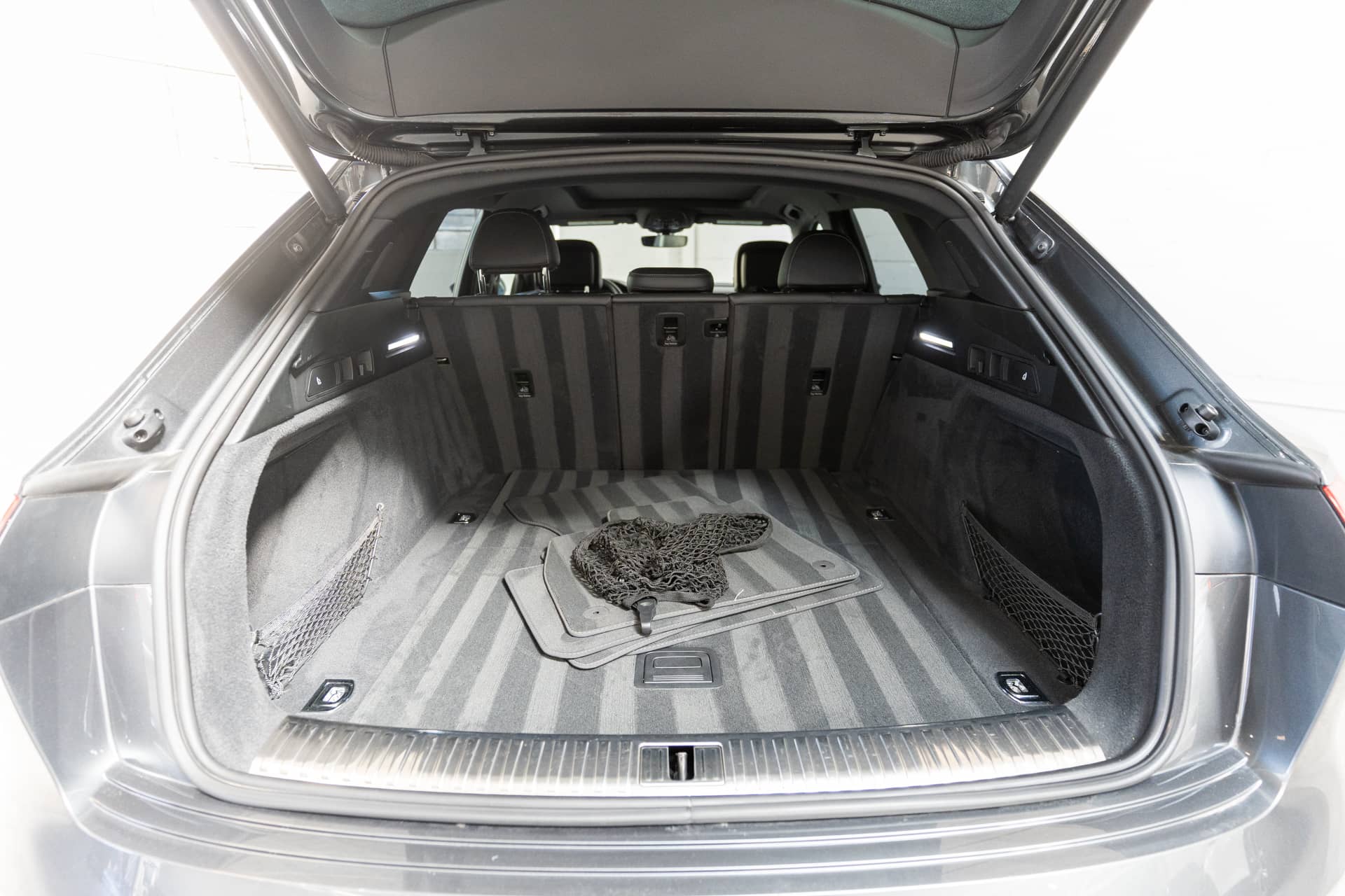EverCars Co. vehicle image 20 for Audi e-tron -  Prestige on EverCars Co.