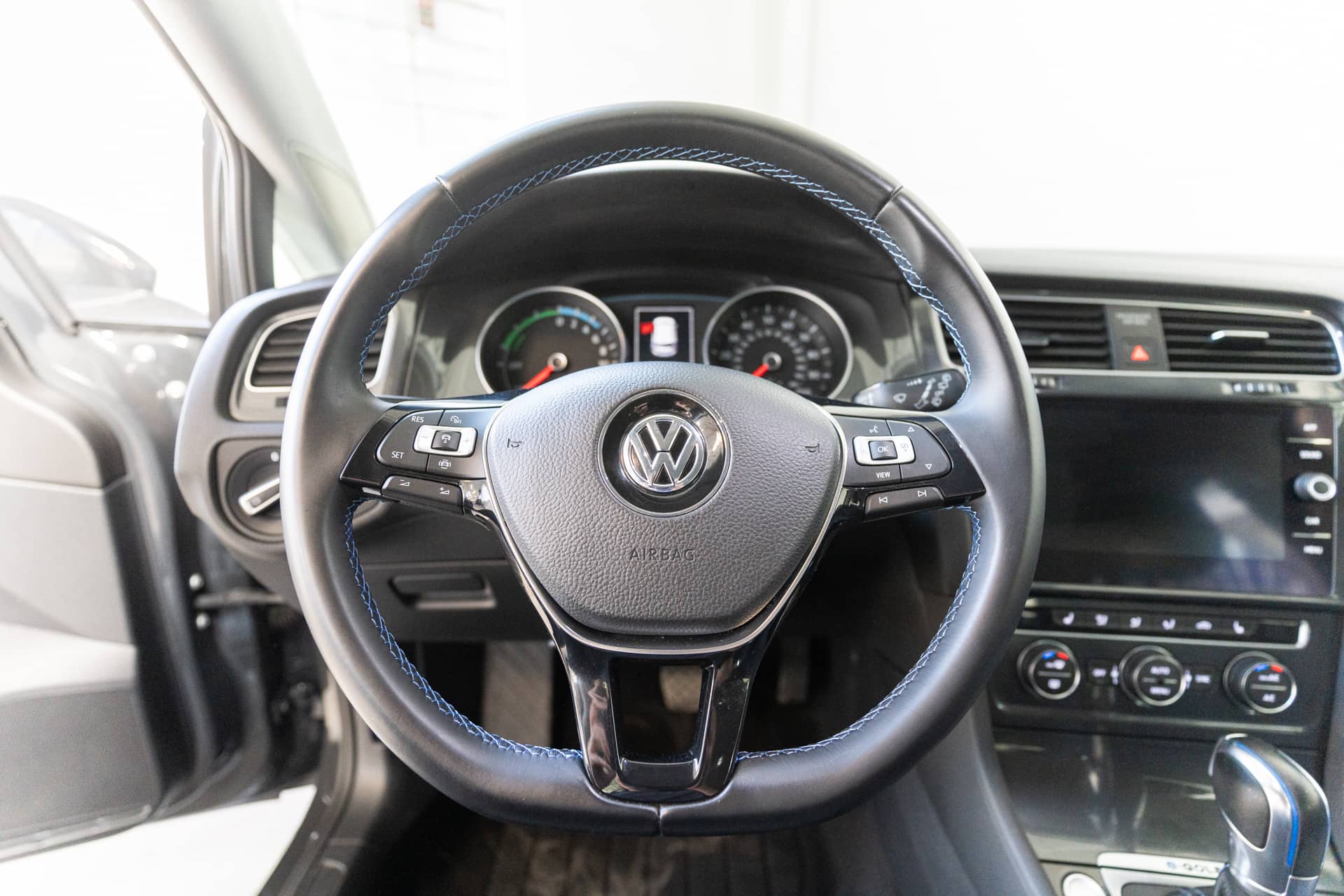 EverCars Co. vehicle image 19 for Volkswagen e-Golf -  SE on EverCars Co.