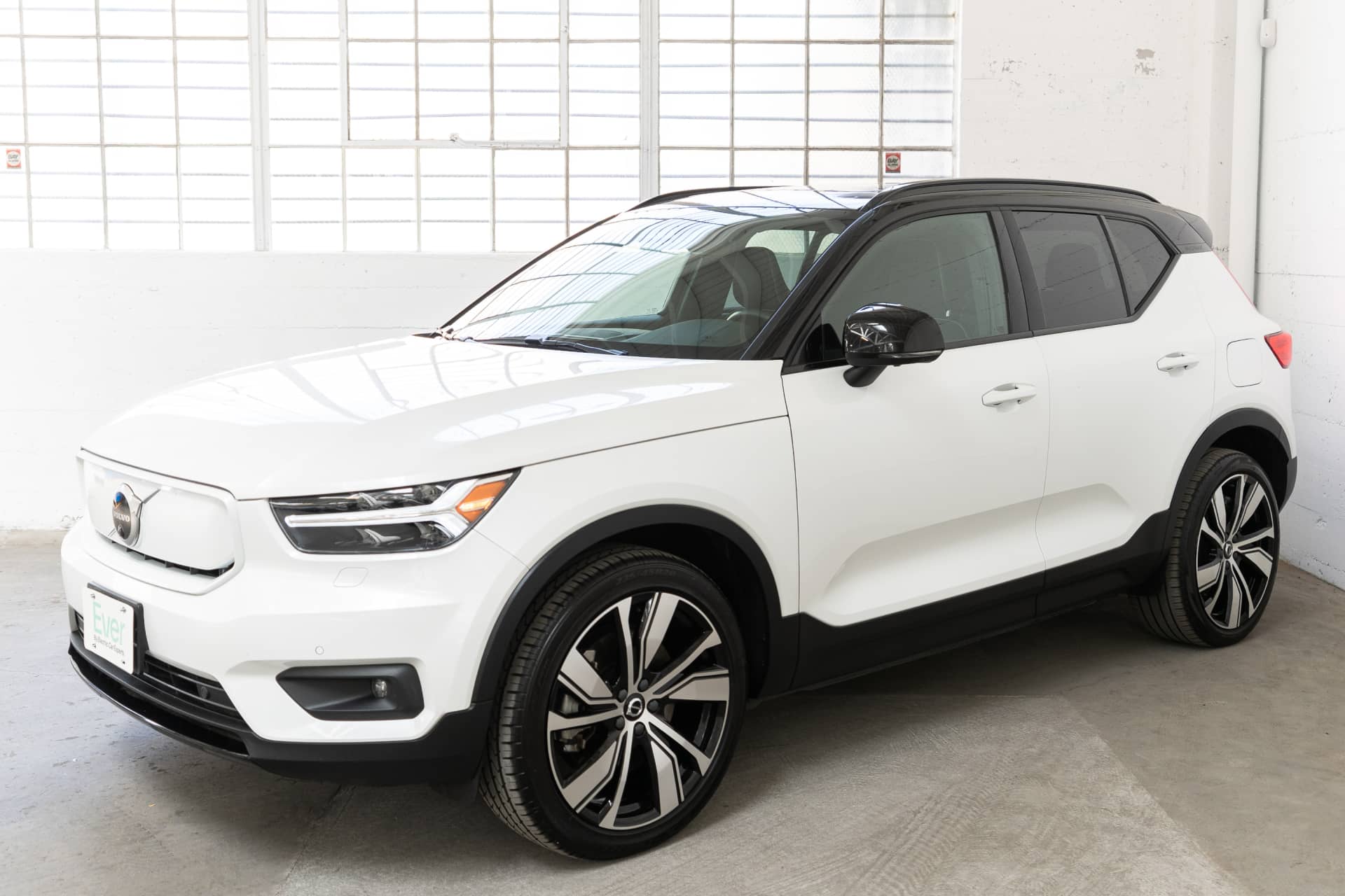 EverCars Co. vehicle image 1 for Volvo XC40 Recharge -  Pure Electric P8 on EverCars Co.