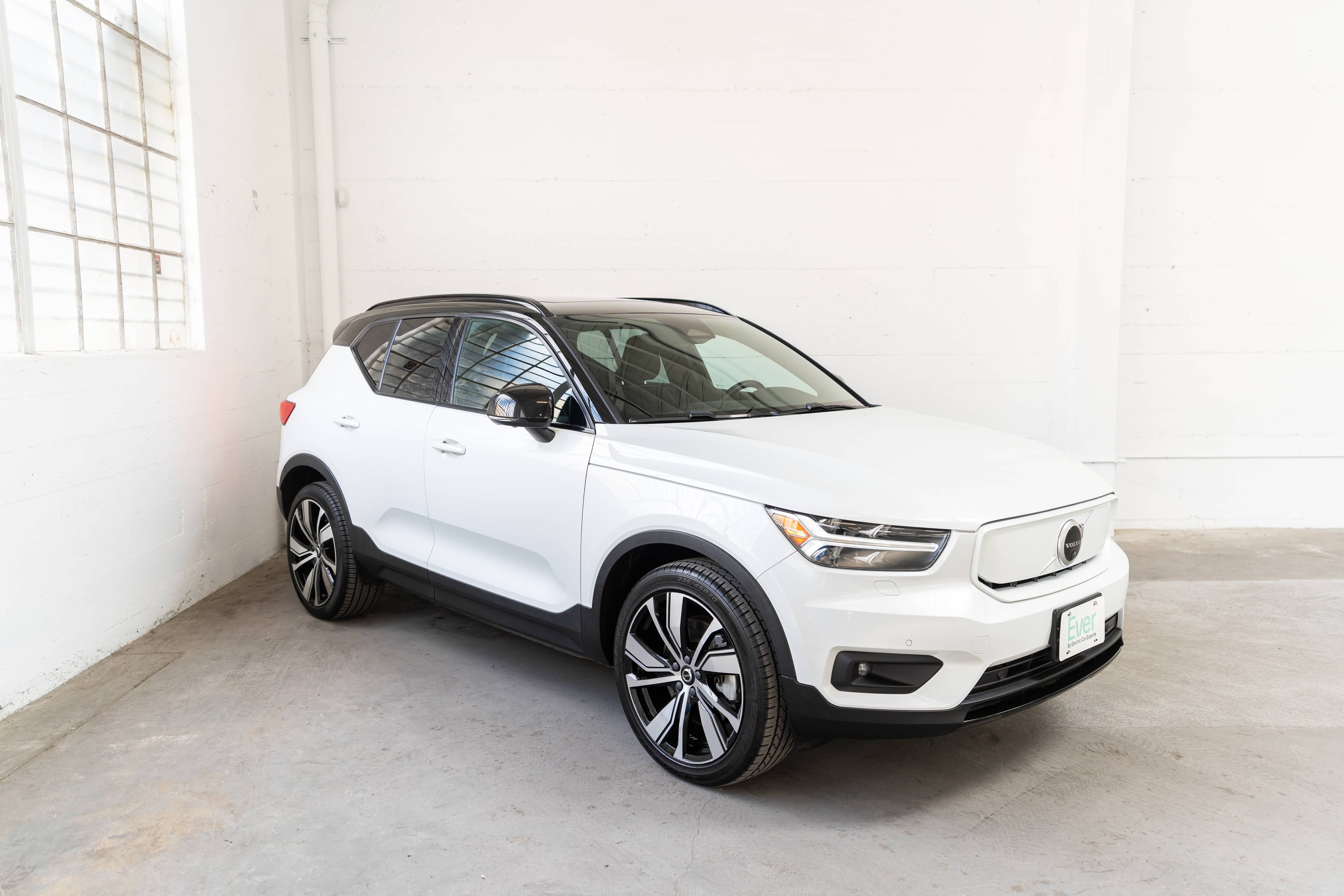 EverCars Co. vehicle image 4 for Volvo XC40 Recharge -  Pure Electric P8 on EverCars Co.
