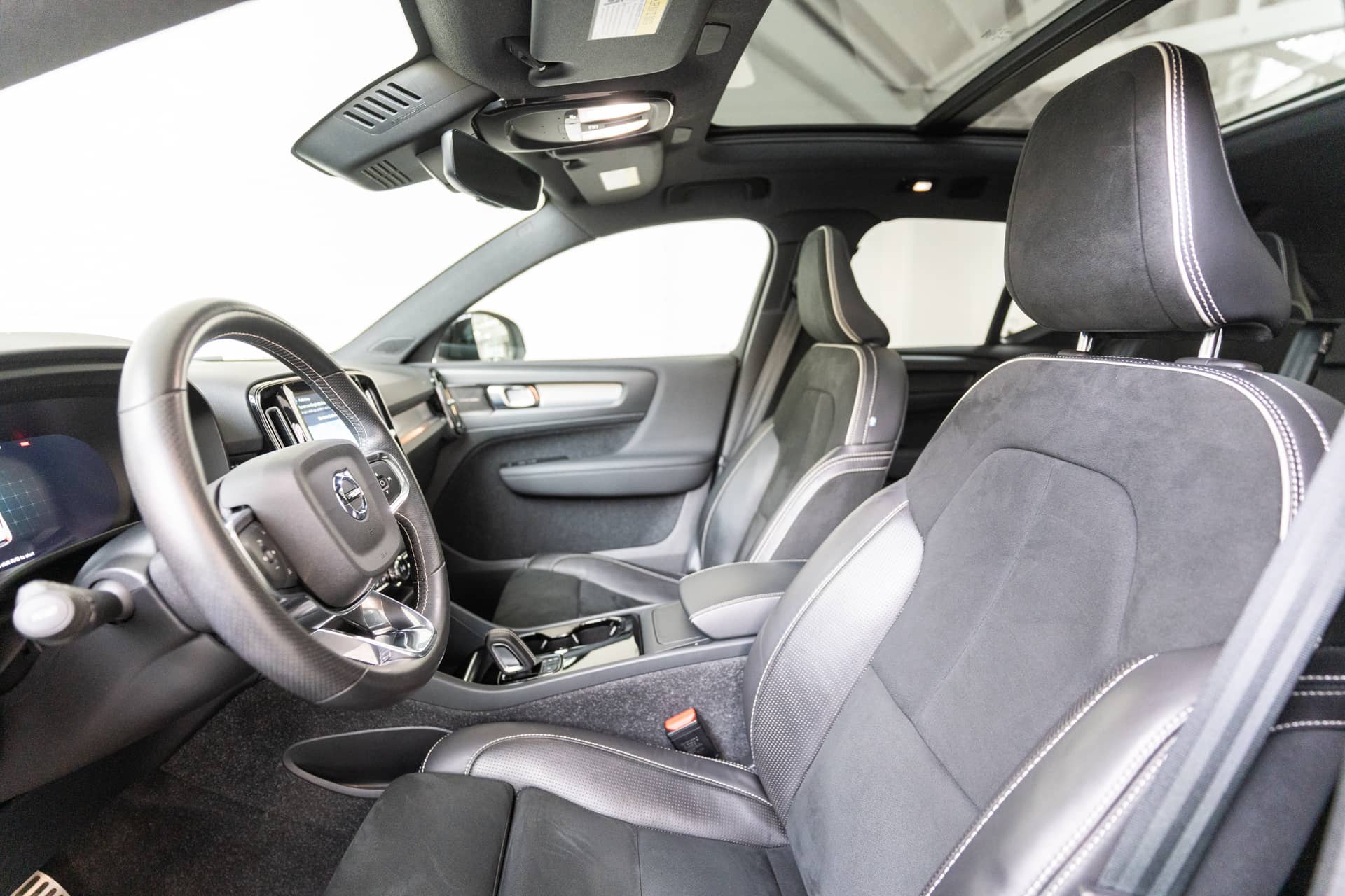 EverCars Co. vehicle image 14 for Volvo XC40 Recharge -  Pure Electric P8 on EverCars Co.