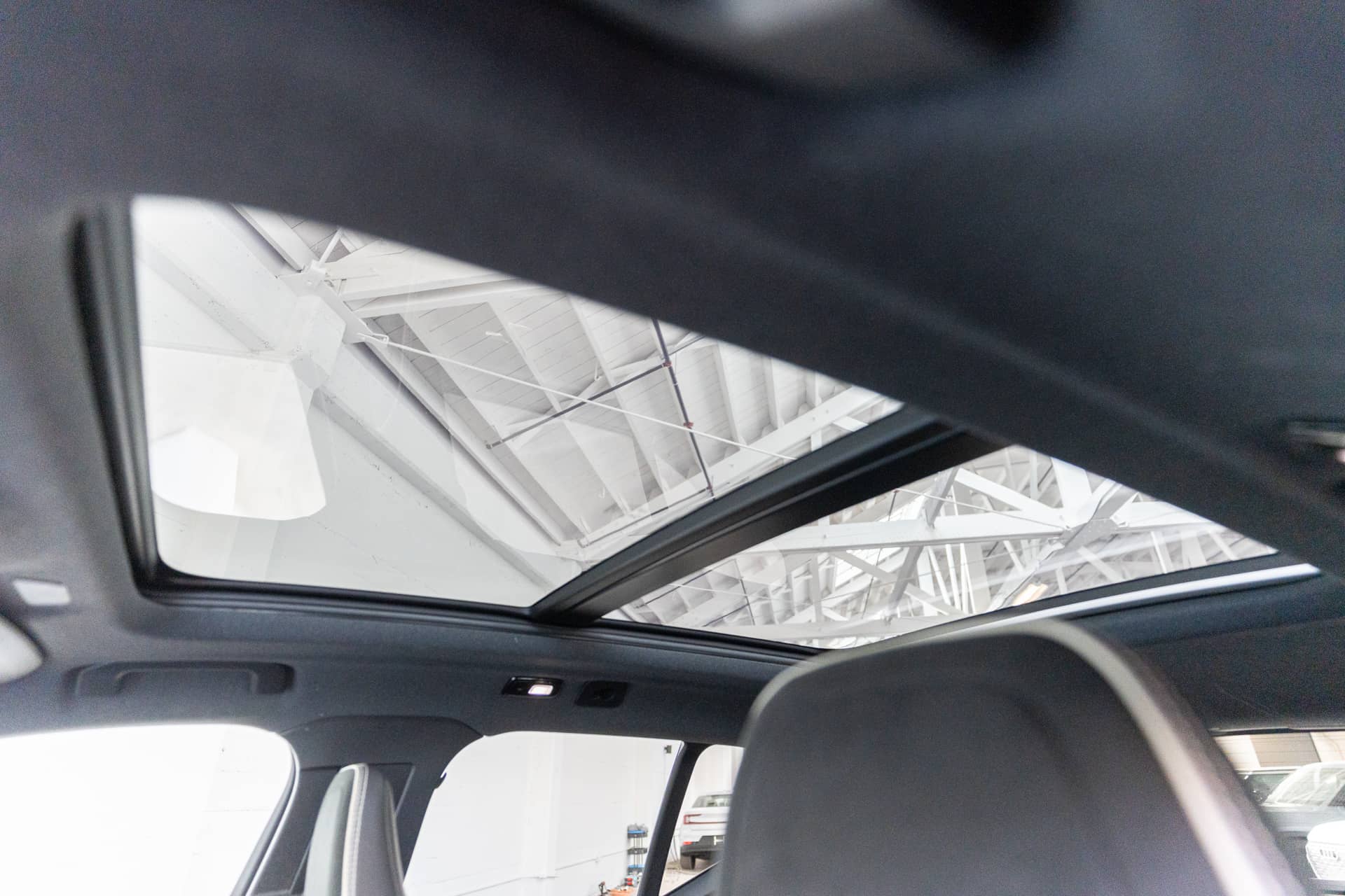 EverCars Co. vehicle image 22 for Volvo XC40 Recharge -  Pure Electric P8 on EverCars Co.