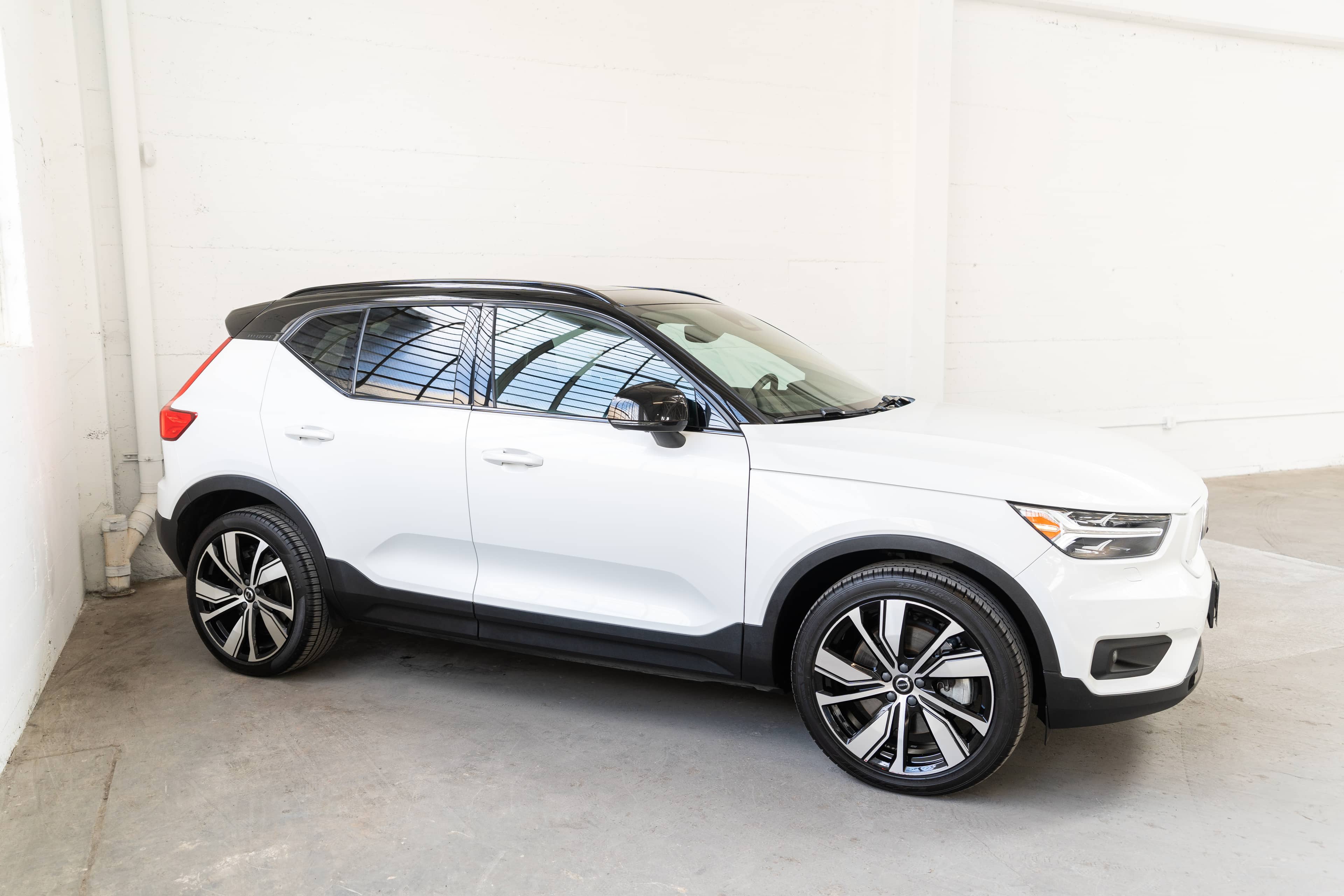 EverCars Co. vehicle image 5 for Volvo XC40 Recharge -  Pure Electric P8 on EverCars Co.