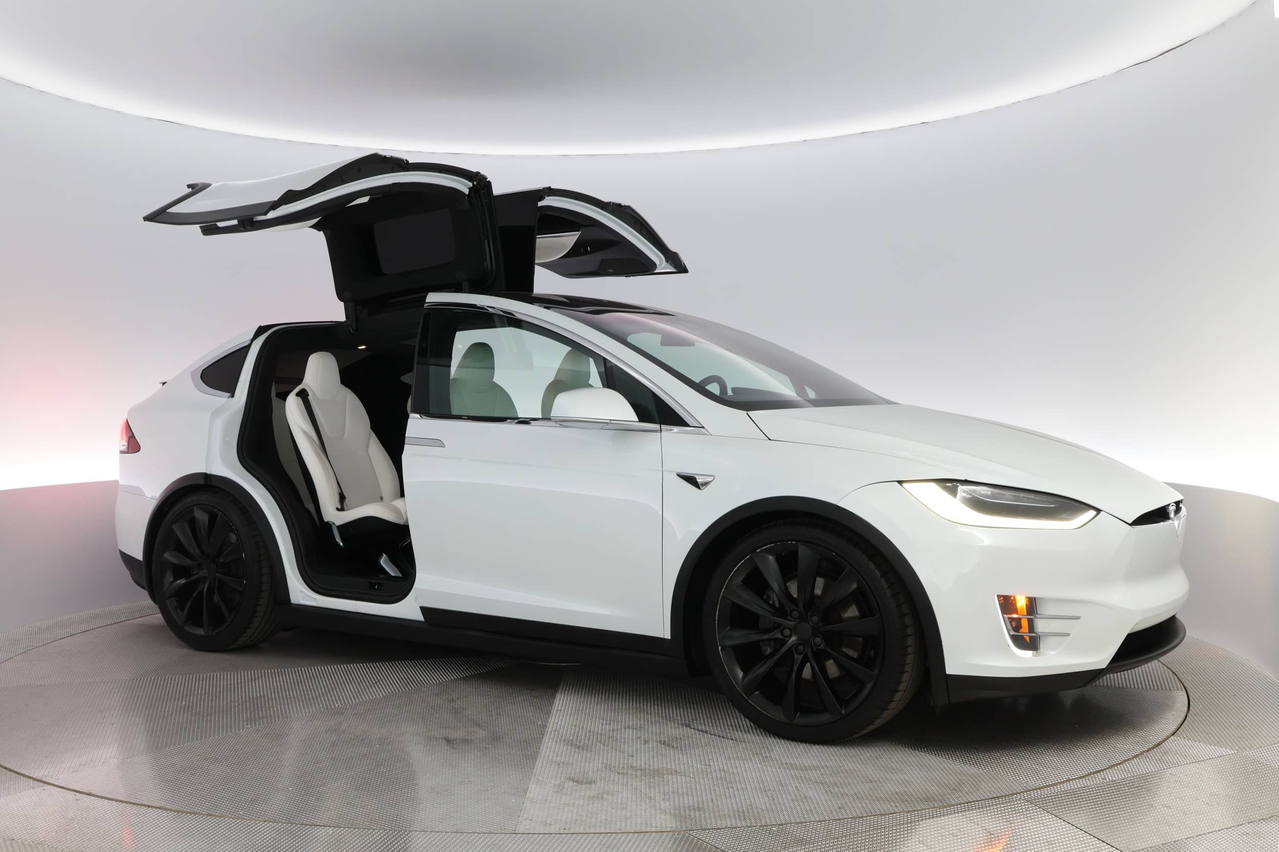 EverCars Co. vehicle image 7 for Tesla Model X -  Long Range Plus on EverCars Co.