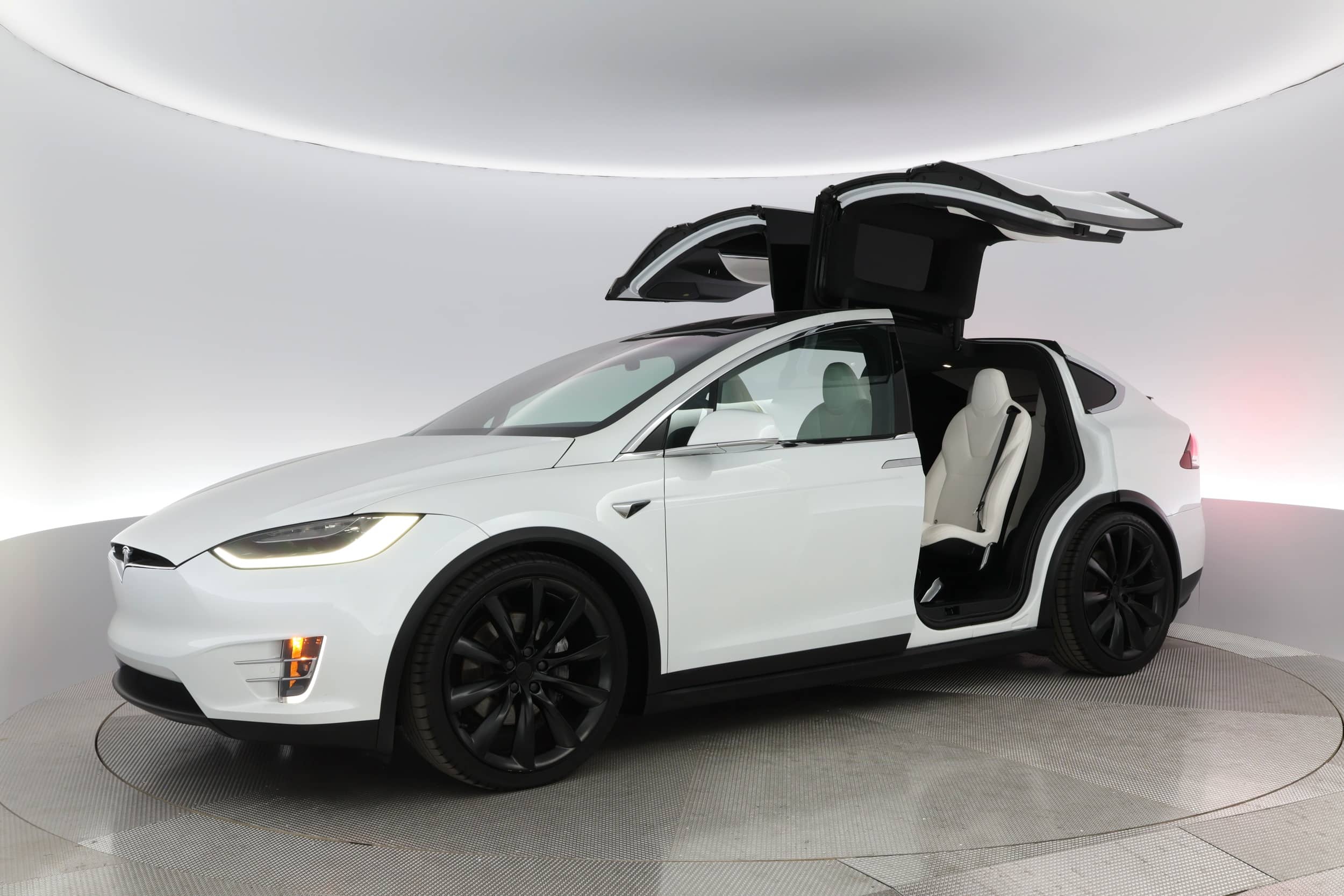 EverCars Co. vehicle image 11 for Tesla Model X -  Long Range Plus on EverCars Co.