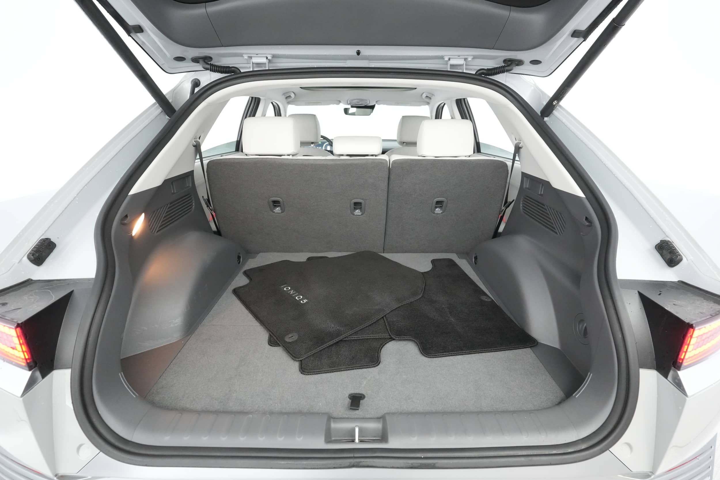 EverCars Co. vehicle image 23 for Hyundai IONIQ 5 -  Limited on EverCars Co.