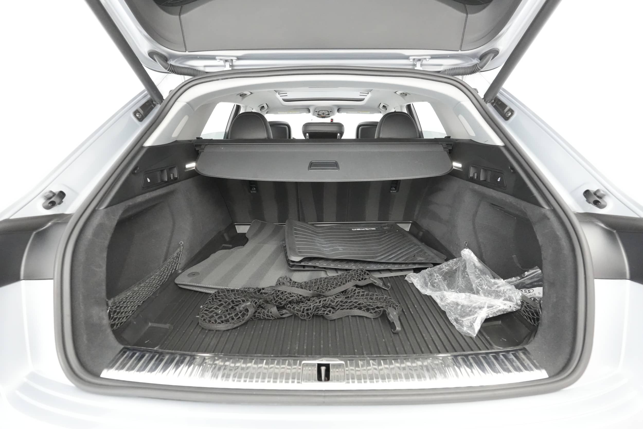 EverCars Co. vehicle image 20 for Audi e-tron -  Prestige on EverCars Co.