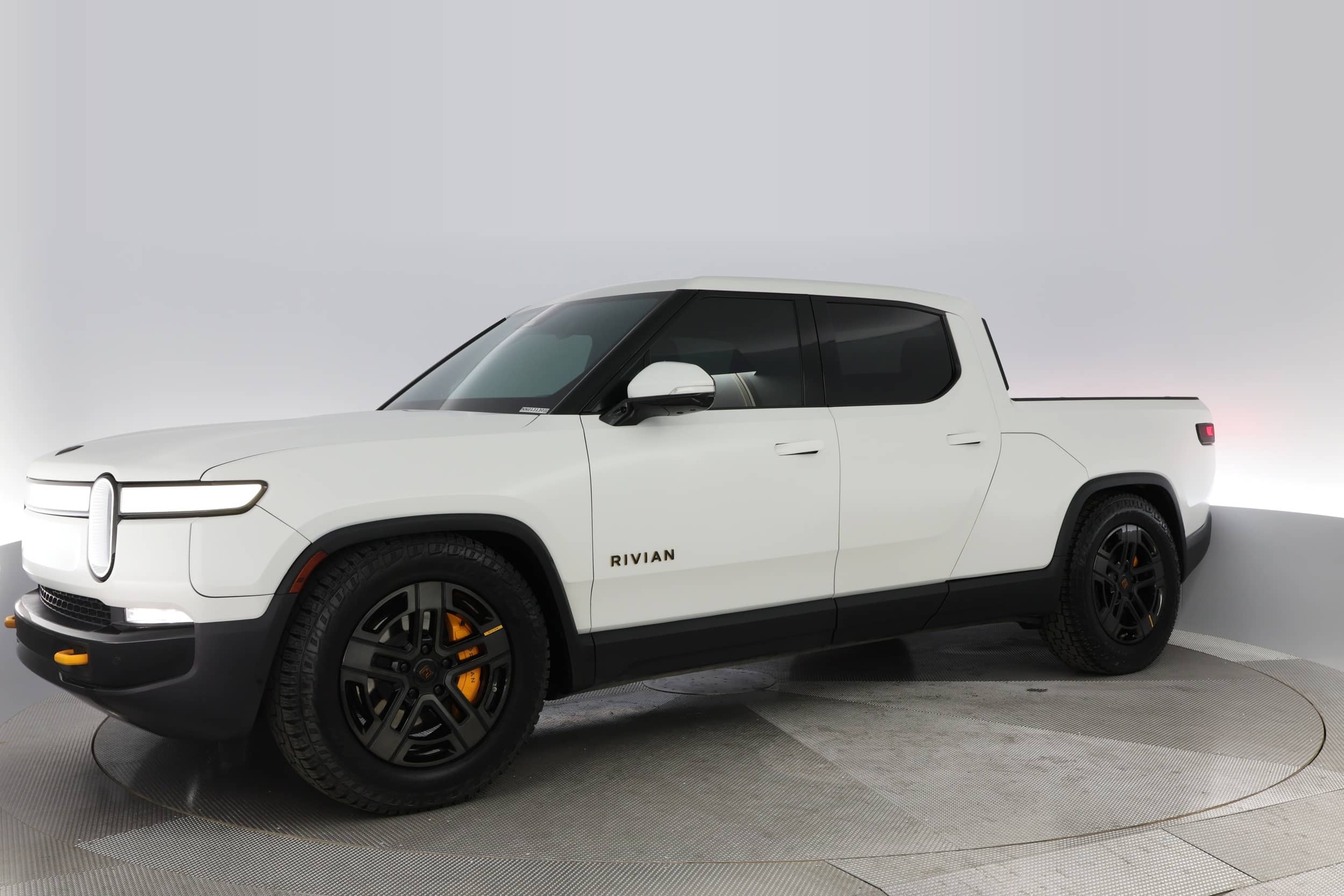 EverCars Co. vehicle image 13 for Rivian R1T -  Adventure on EverCars Co.