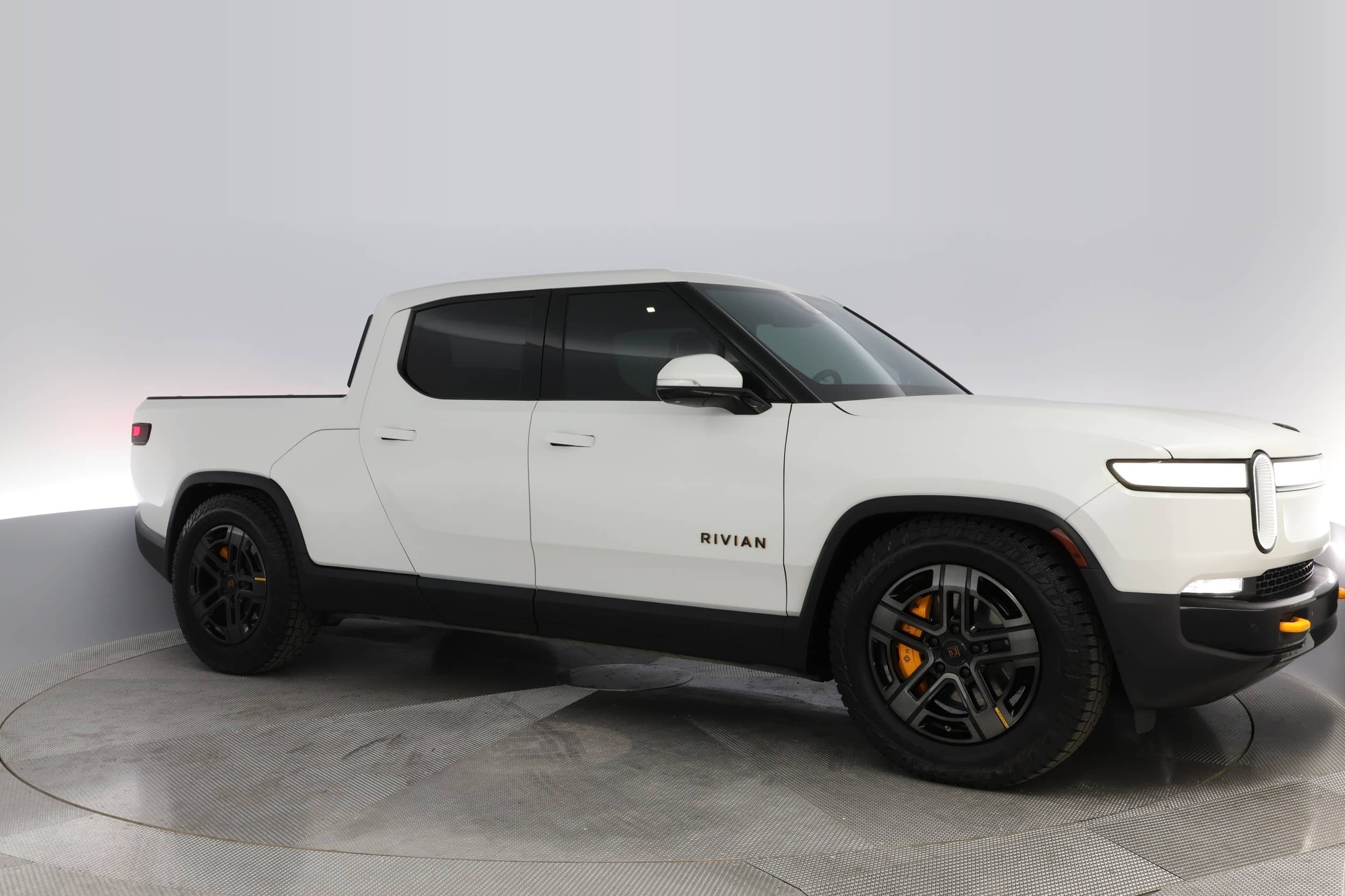 EverCars Co. vehicle image 9 for Rivian R1T -  Adventure on EverCars Co.