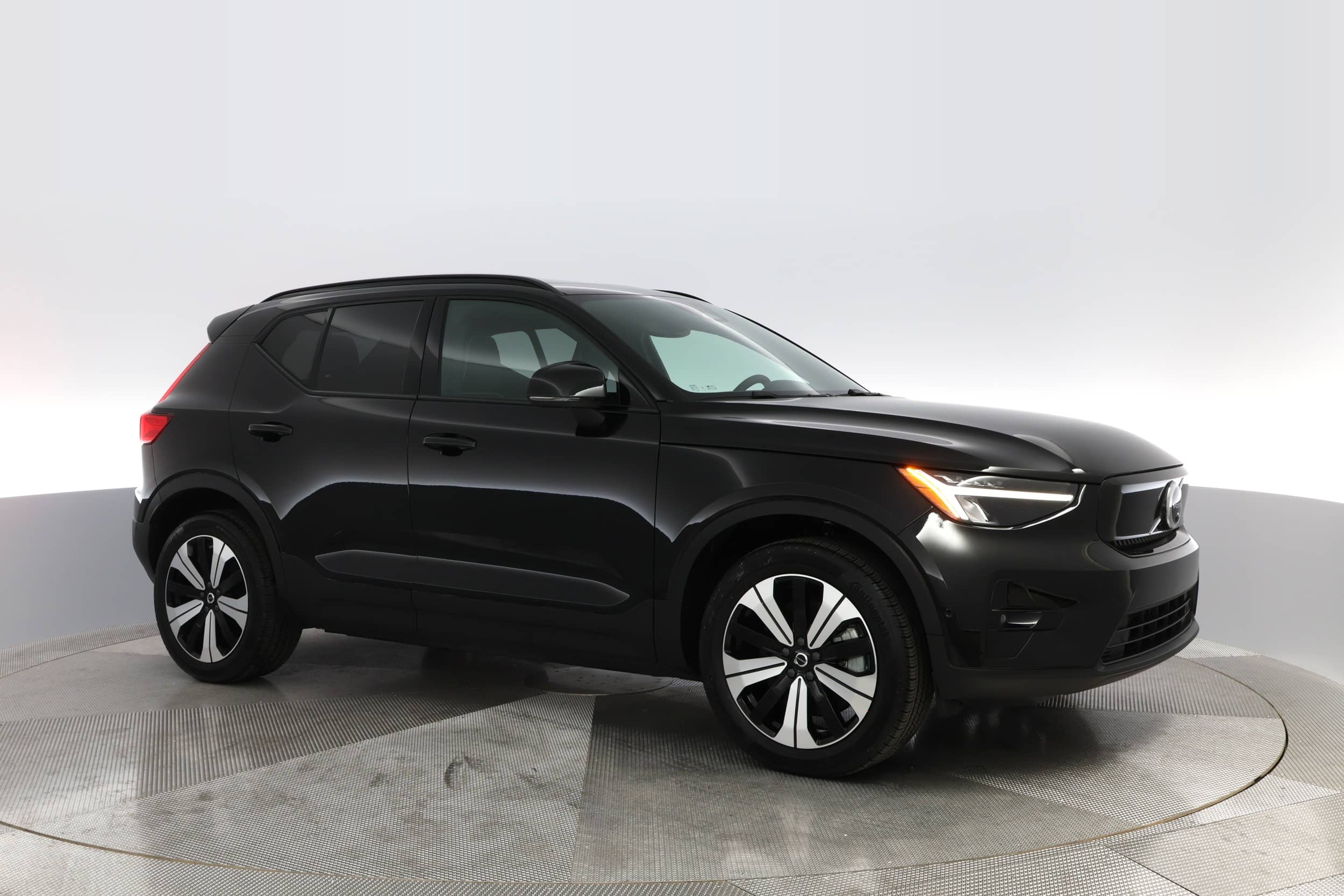 EverCars Co. vehicle image 9 for Volvo XC40 Recharge -  Twin Plus on EverCars Co.