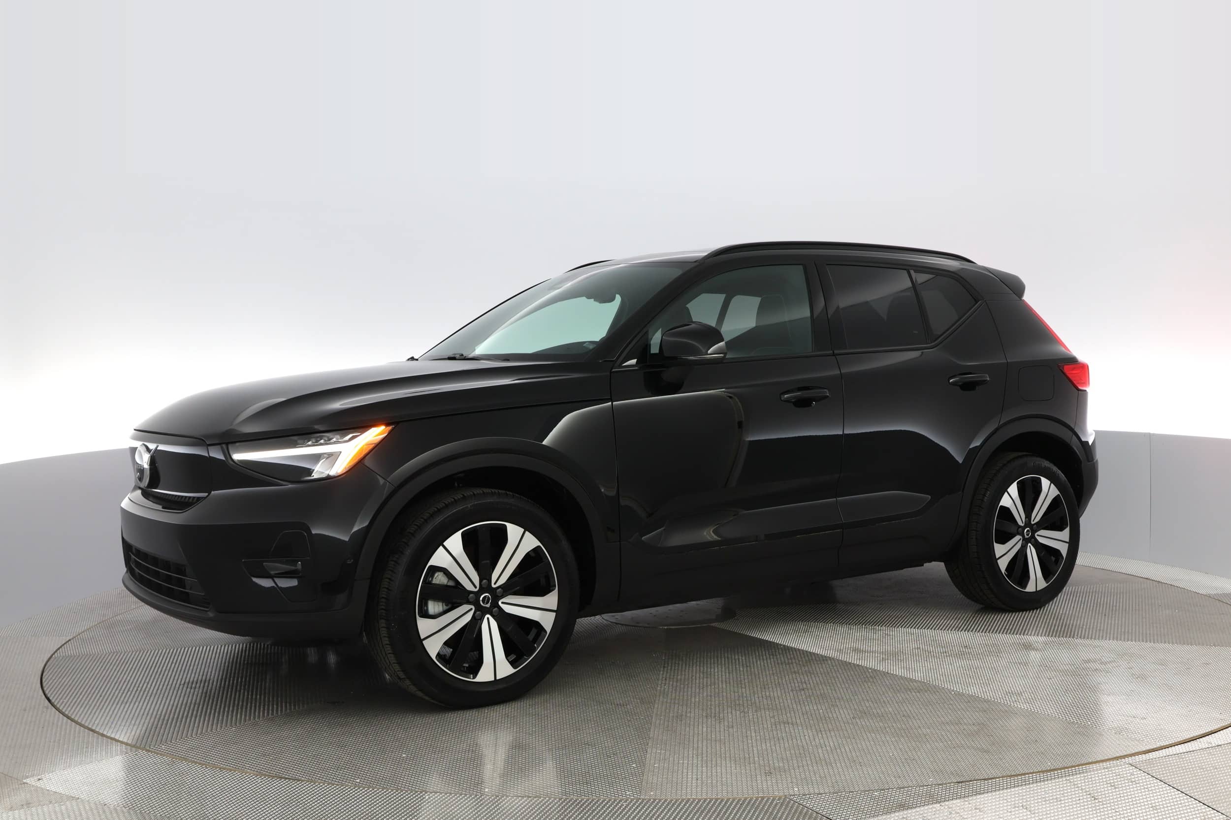 EverCars Co. vehicle image 13 for Volvo XC40 Recharge -  Twin Plus on EverCars Co.