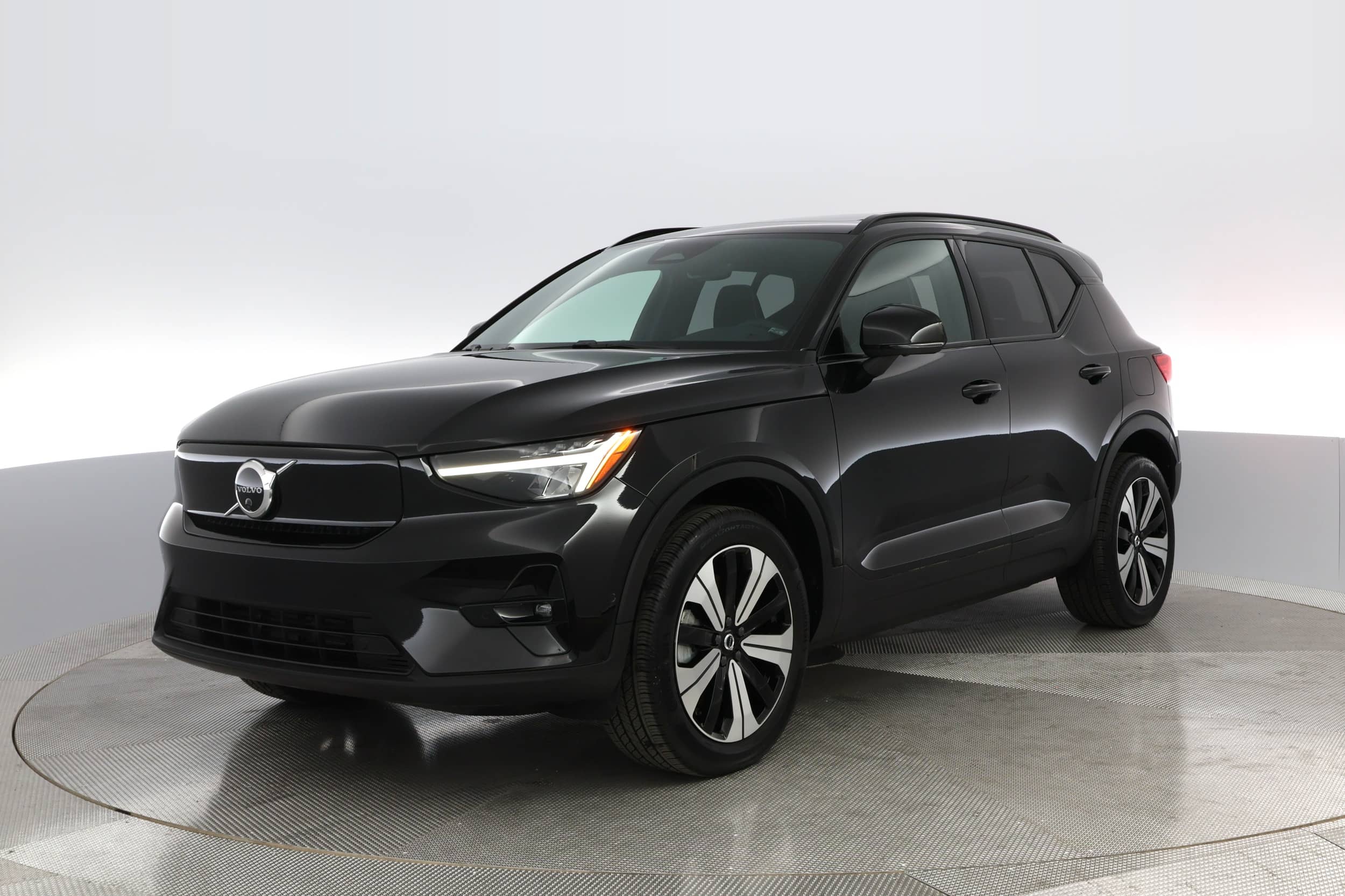 EverCars Co. vehicle image 6 for Volvo XC40 Recharge -  Twin Plus on EverCars Co.
