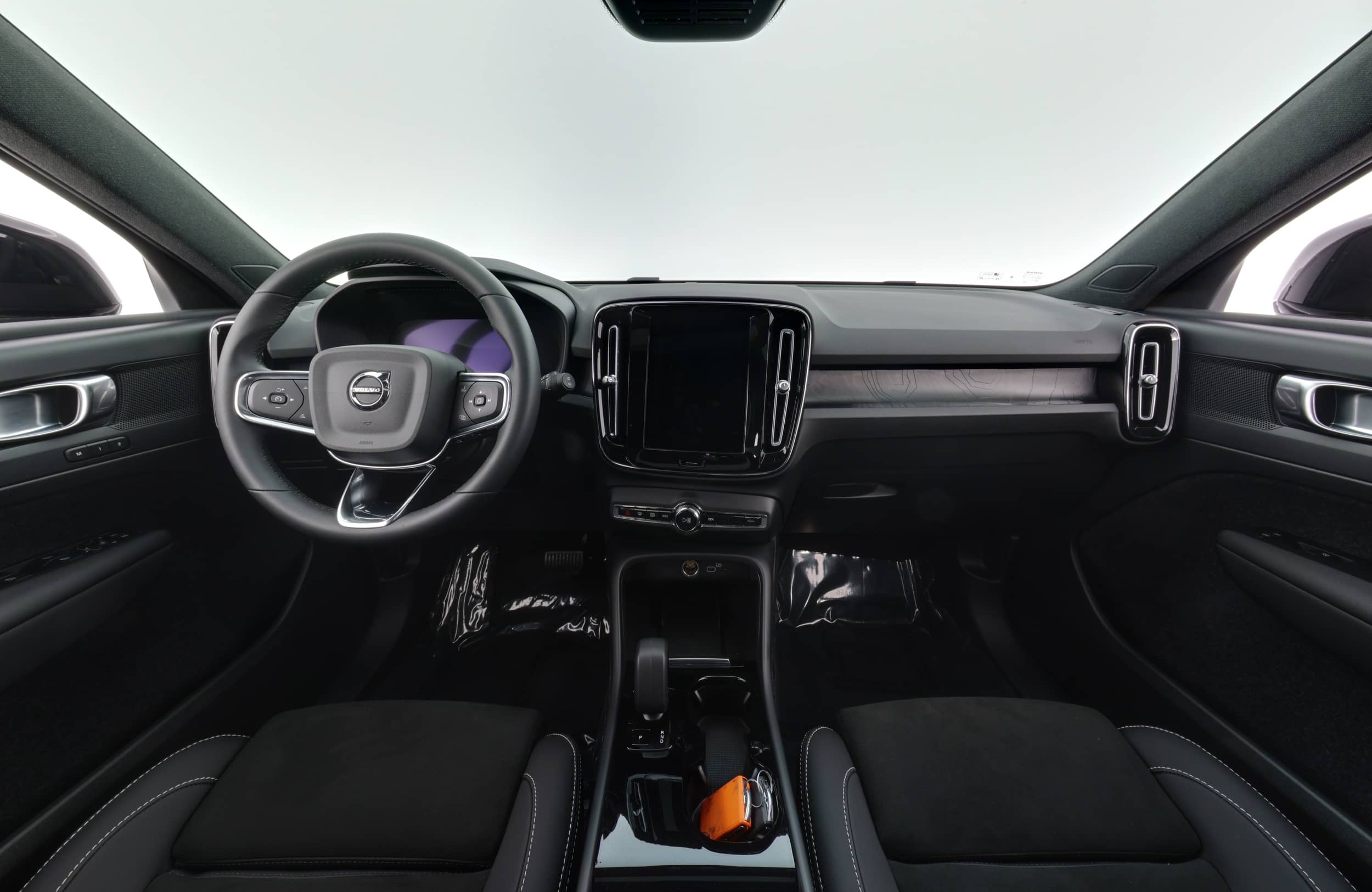 EverCars Co. vehicle image 18 for Volvo XC40 Recharge -  Twin Plus on EverCars Co.
