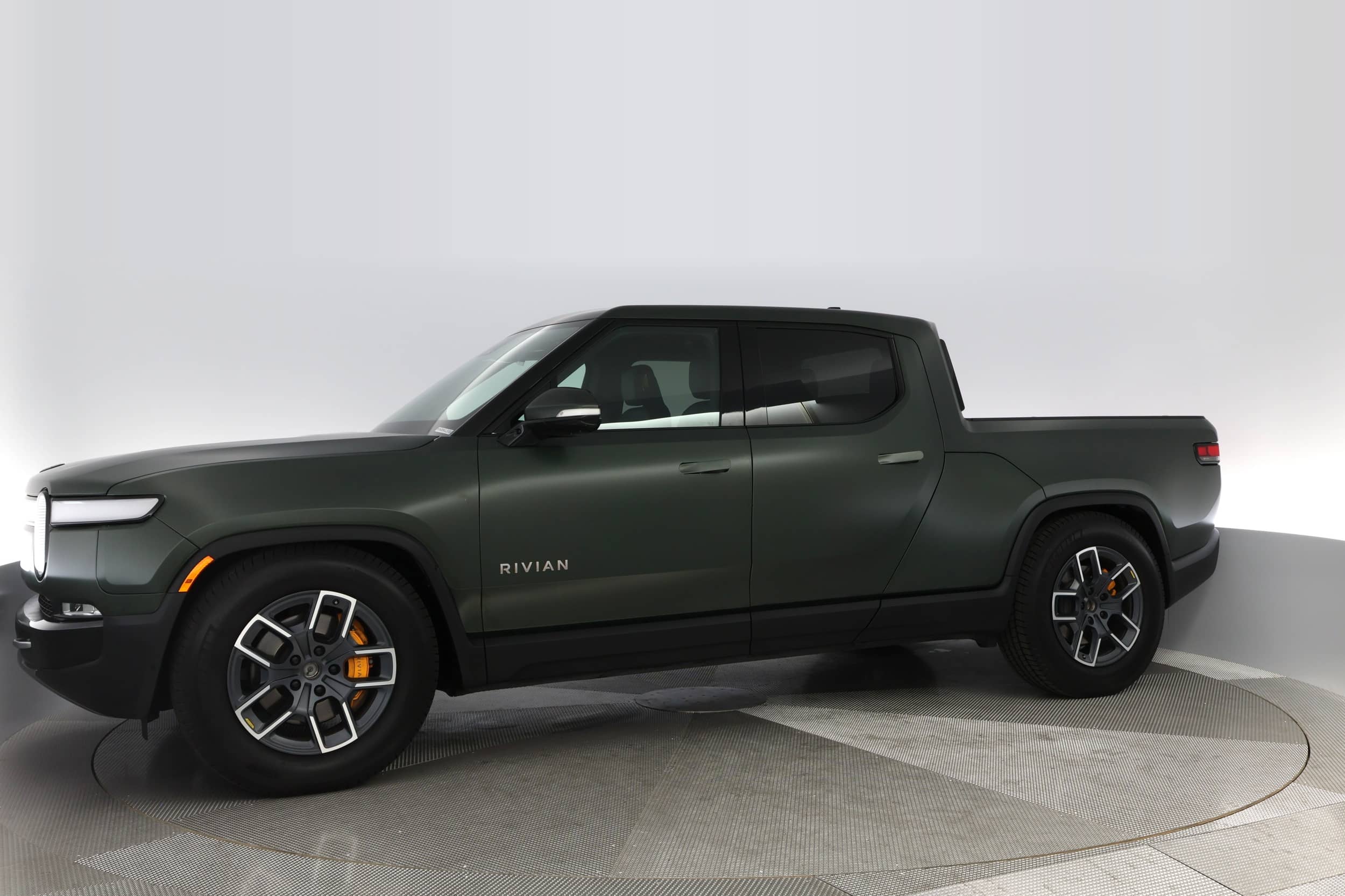 EverCars Co. vehicle image 13 for Rivian R1T -  Adventure on EverCars Co.
