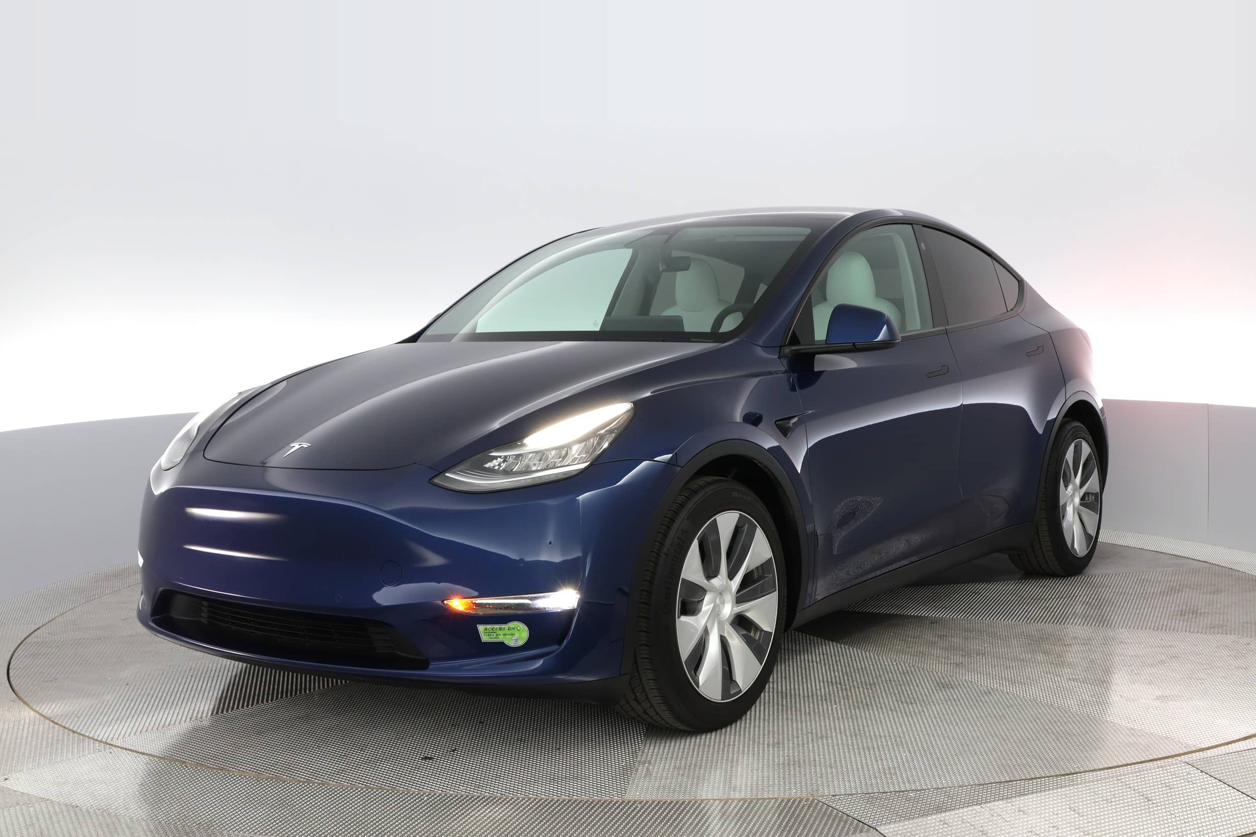 EverCars Co. featured vehicle's image for Tesla Model Y -  Long Range on EverCars Co.