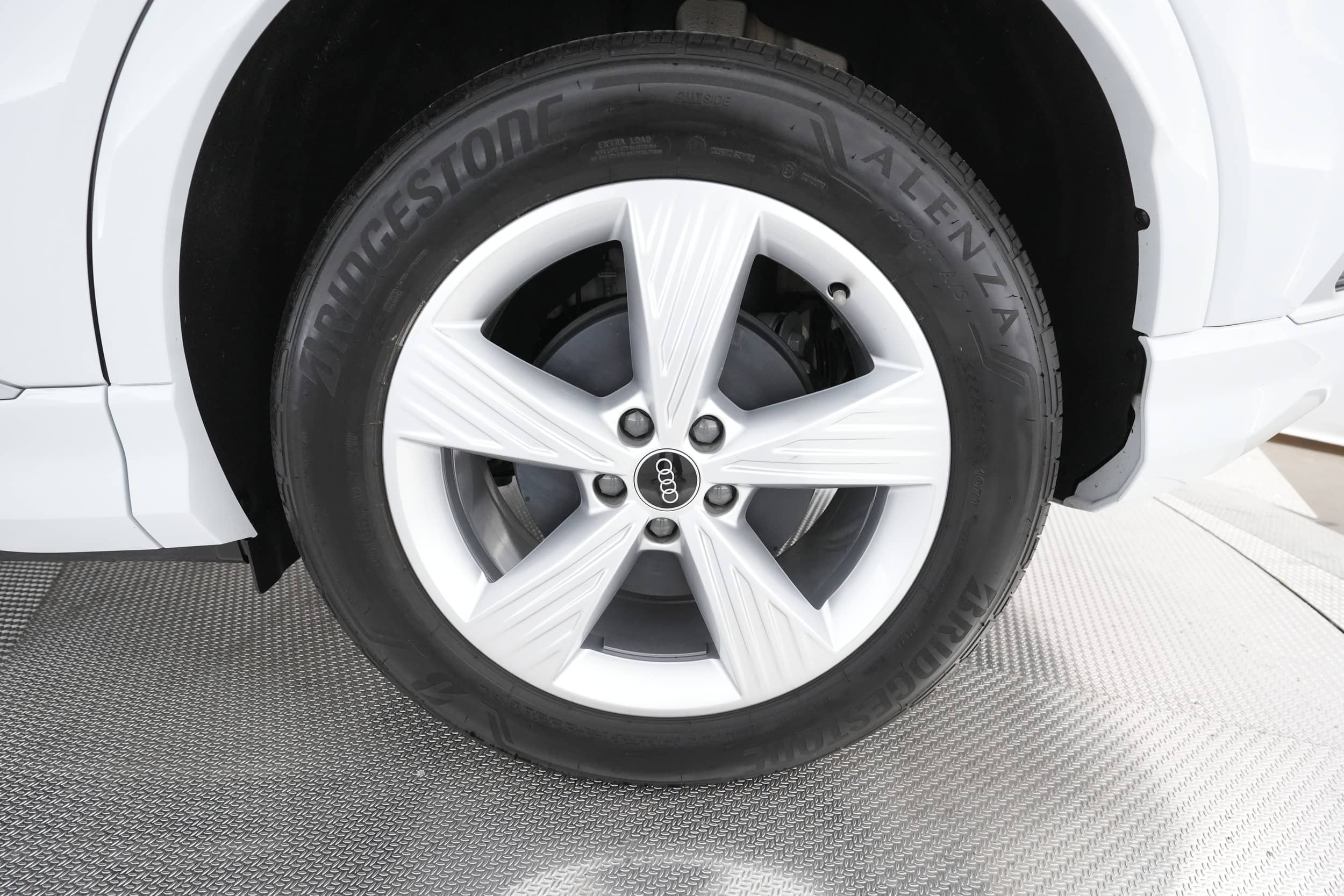 EverCars Co. vehicle image 15 for Audi Q4 e-tron -  Premium 50 on EverCars Co.