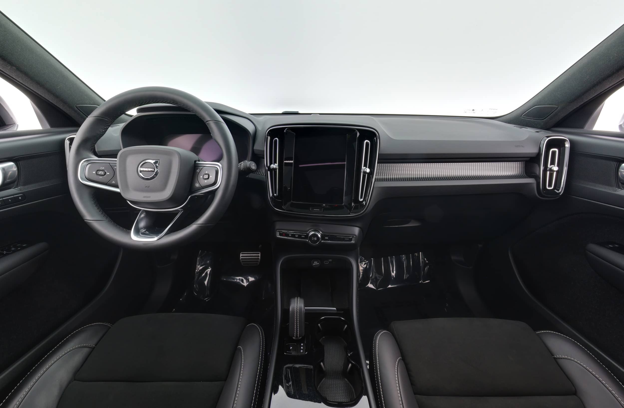 EverCars Co. vehicle image 17 for Volvo XC40 Recharge -  Twin Plus on EverCars Co.
