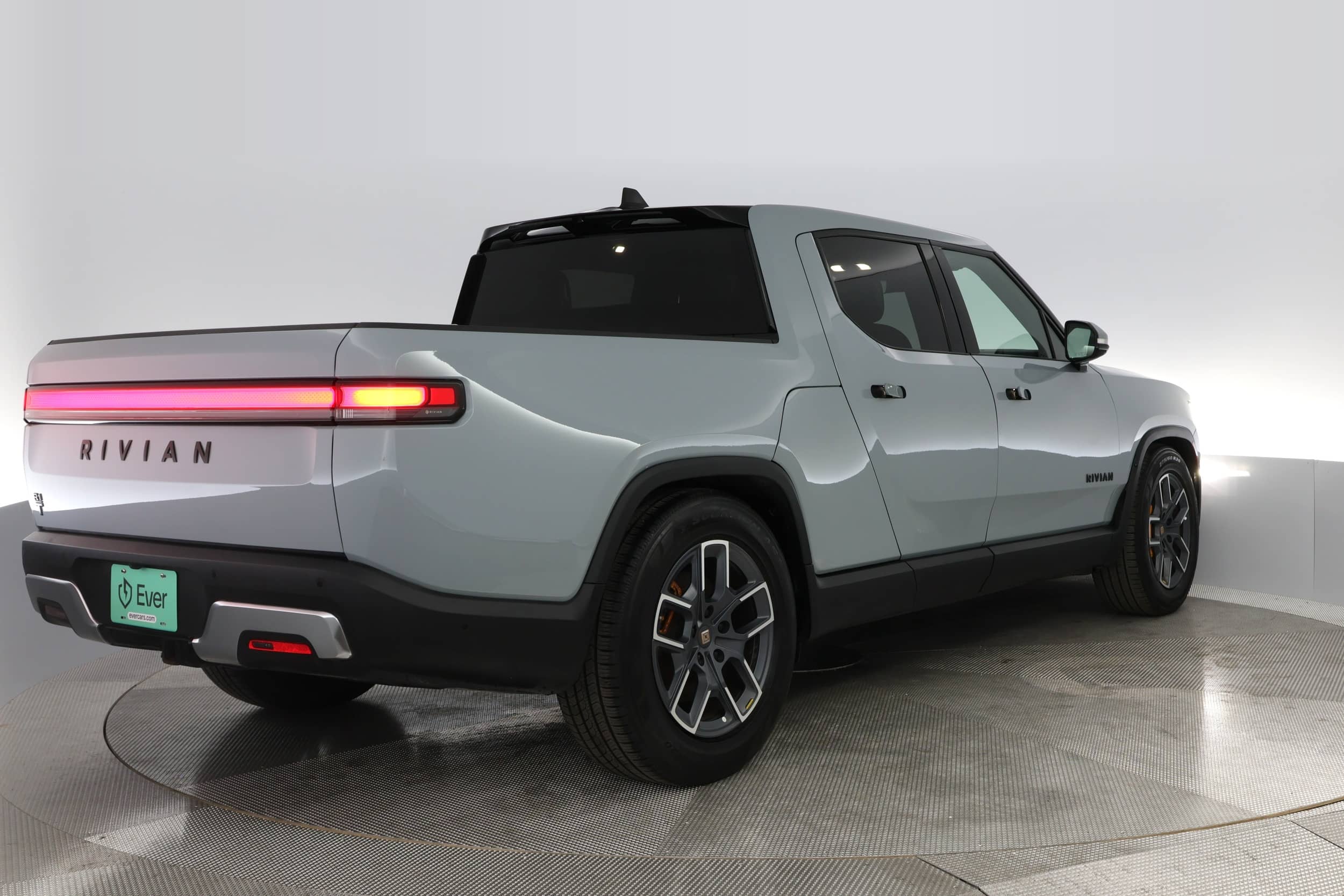 EverCars Co. vehicle image 2 for Rivian R1T -  Adventure on EverCars Co.