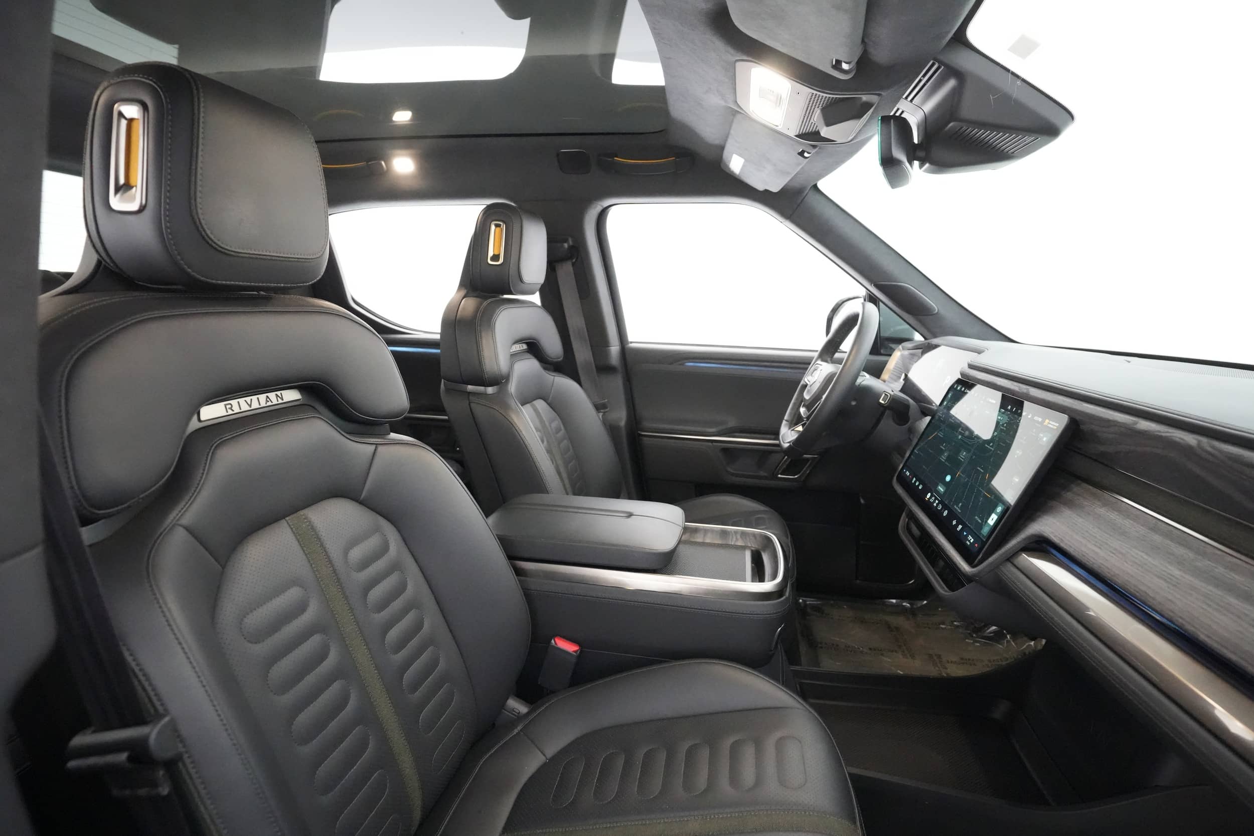 EverCars Co. vehicle image 19 for Rivian R1T -  Adventure on EverCars Co.