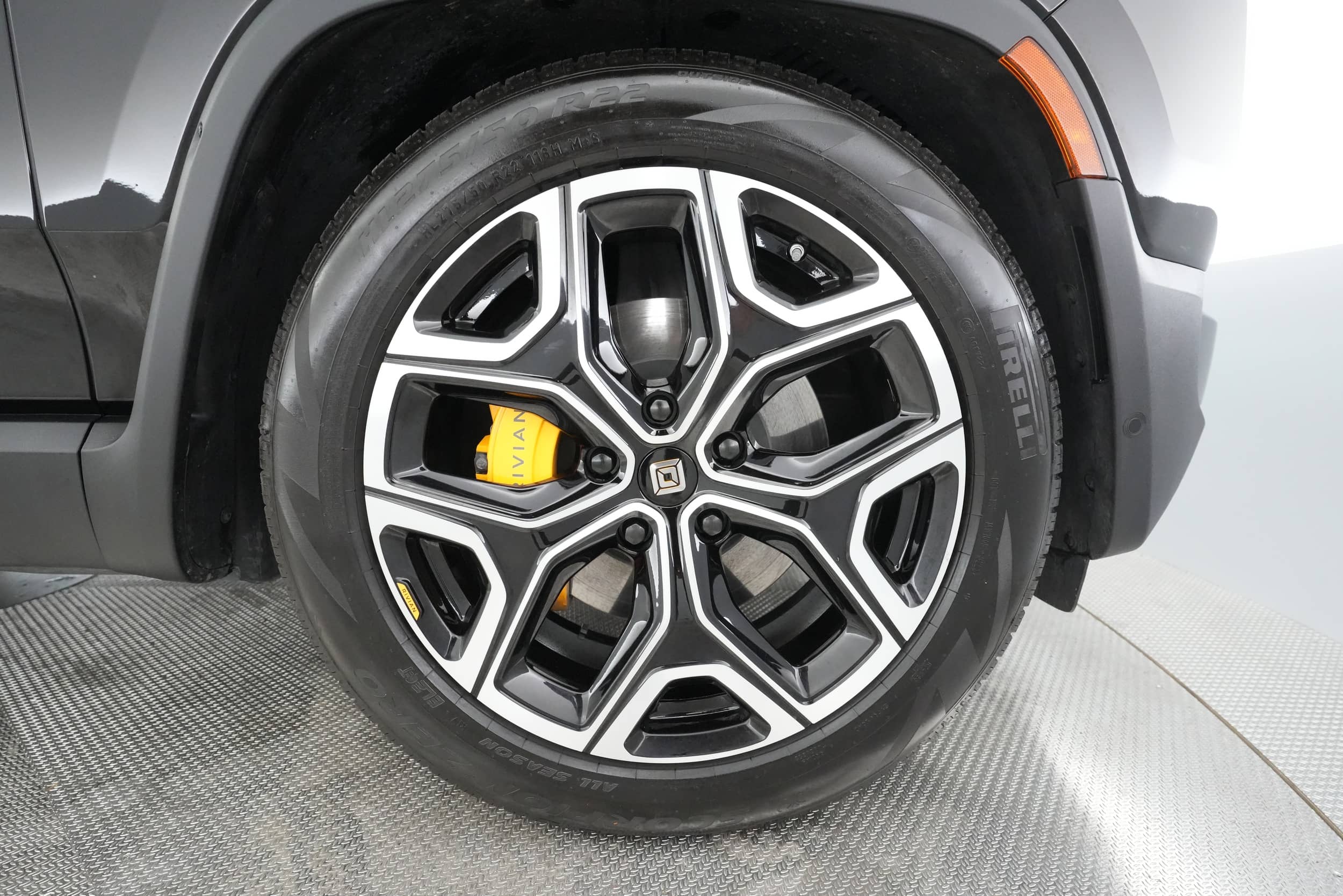 EverCars Co. vehicle image 13 for Rivian R1S -  Launch Edition on EverCars Co.