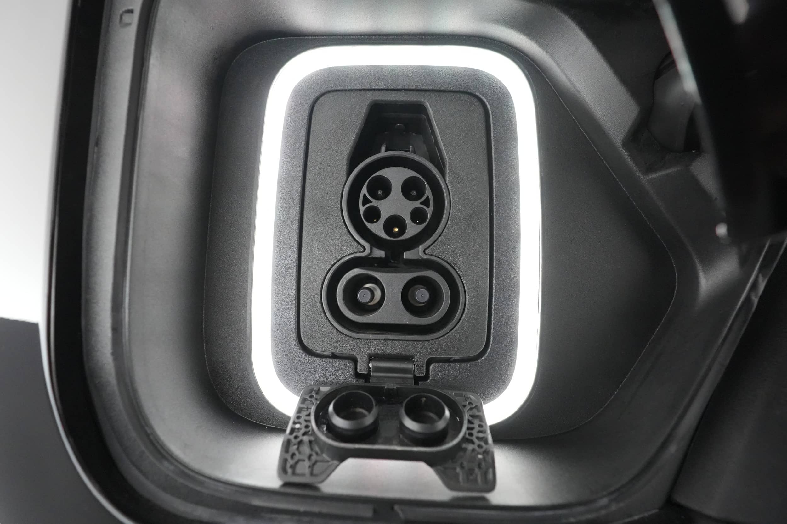 EverCars Co. vehicle image 20 for Rivian R1S -  Launch Edition on EverCars Co.