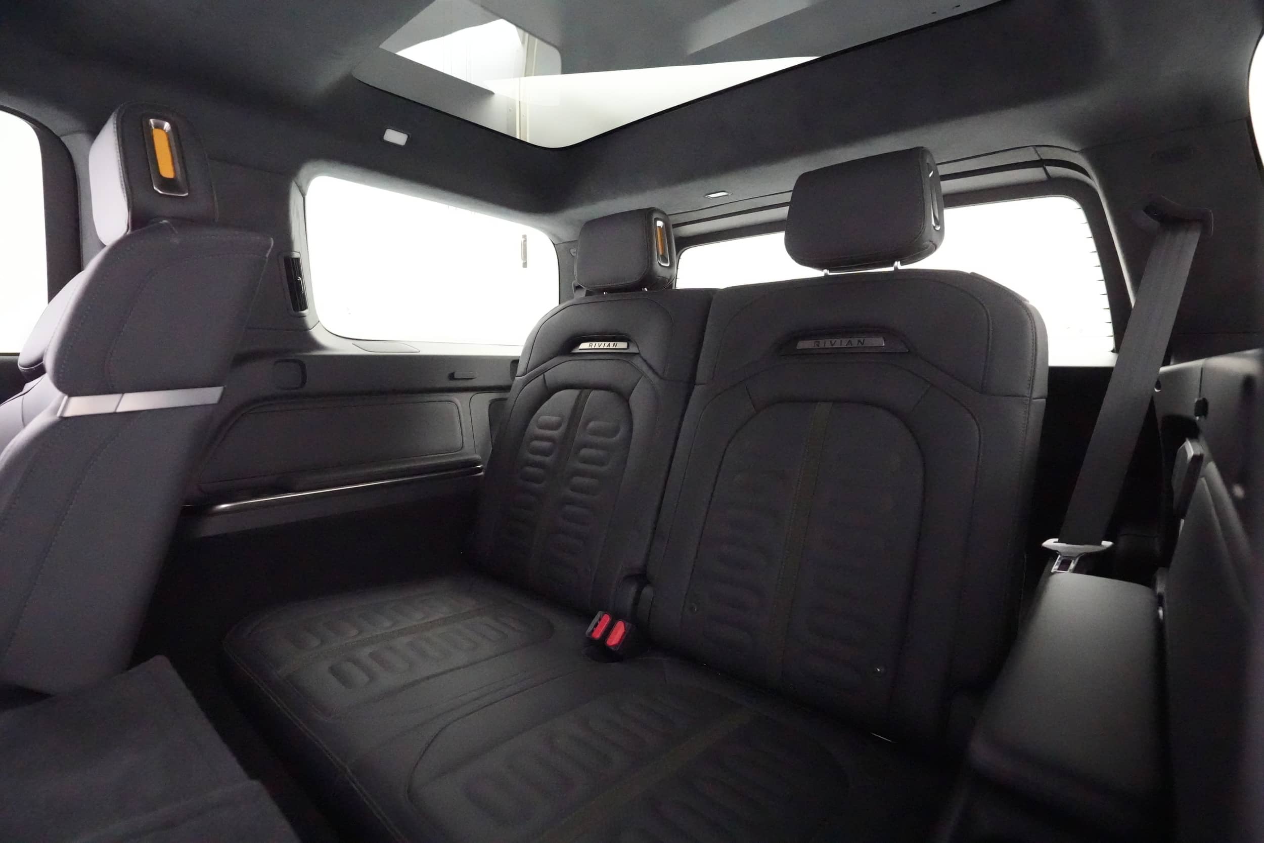 EverCars Co. vehicle image 4 for Rivian R1S -  Launch Edition on EverCars Co.