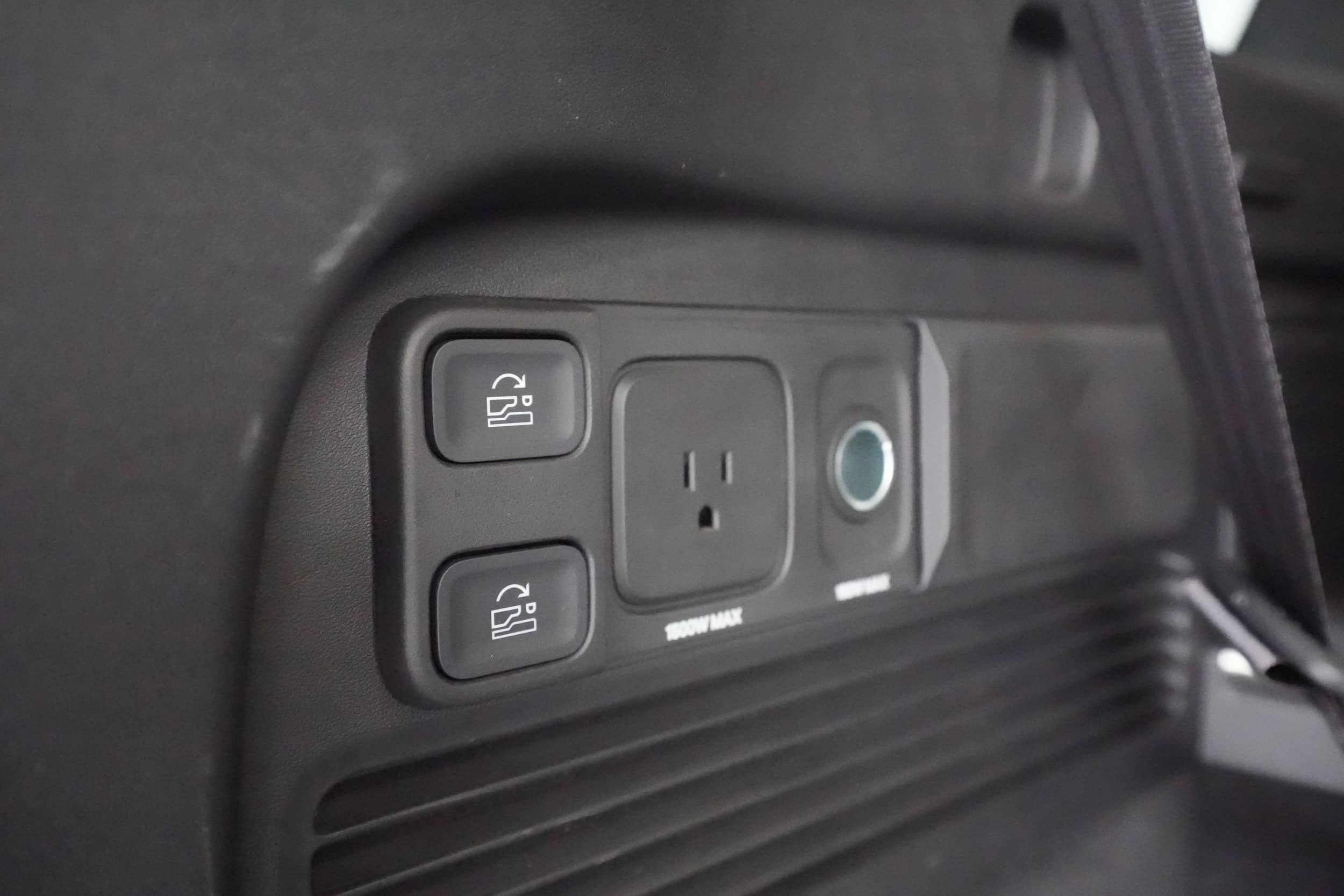EverCars Co. vehicle image 21 for Rivian R1S -  Adventure on EverCars Co.