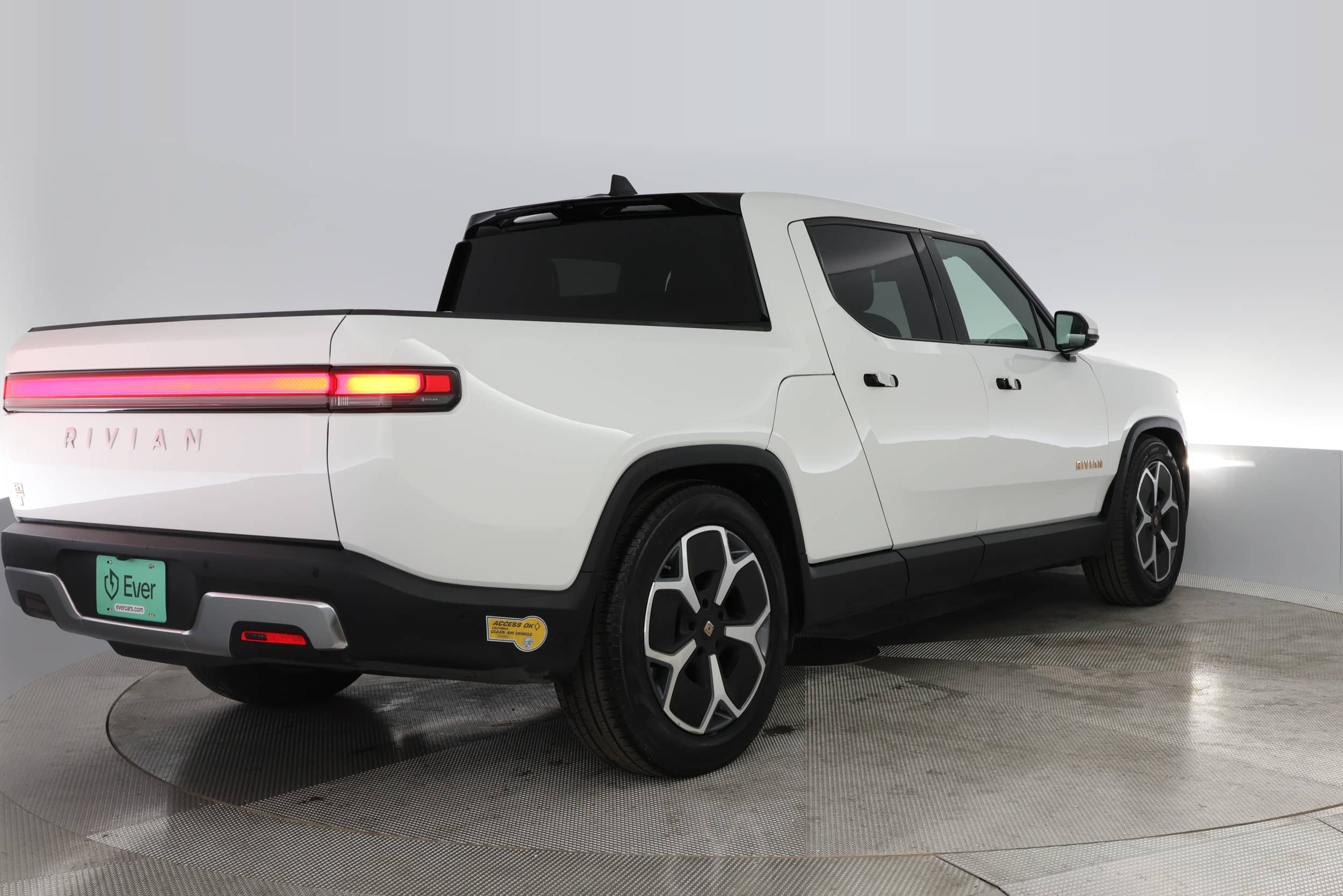 EverCars Co. vehicle image 2 for Rivian R1T -  Adventure on EverCars Co.