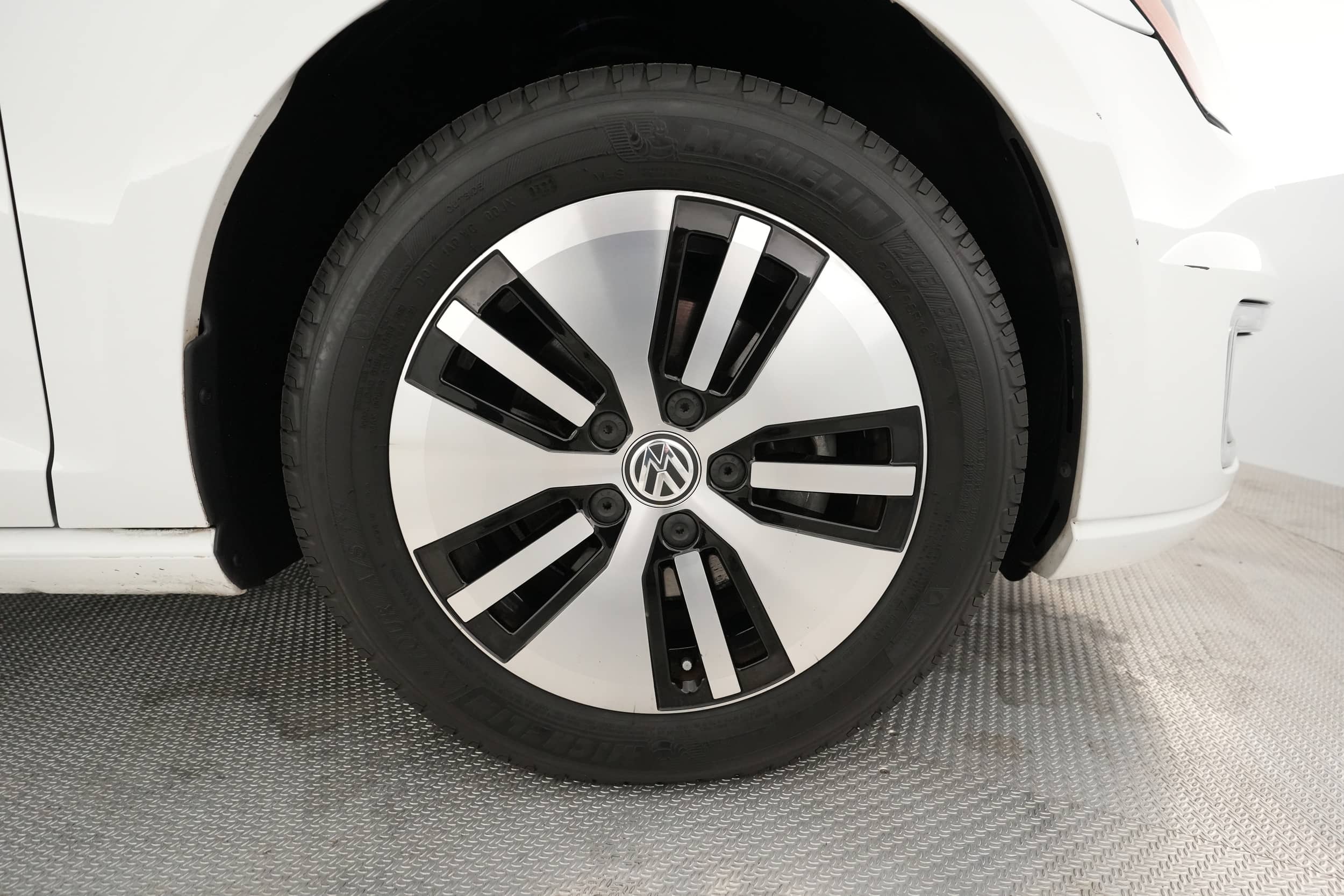 EverCars Co. vehicle image 13 for Volkswagen e-Golf -  SE on EverCars Co.
