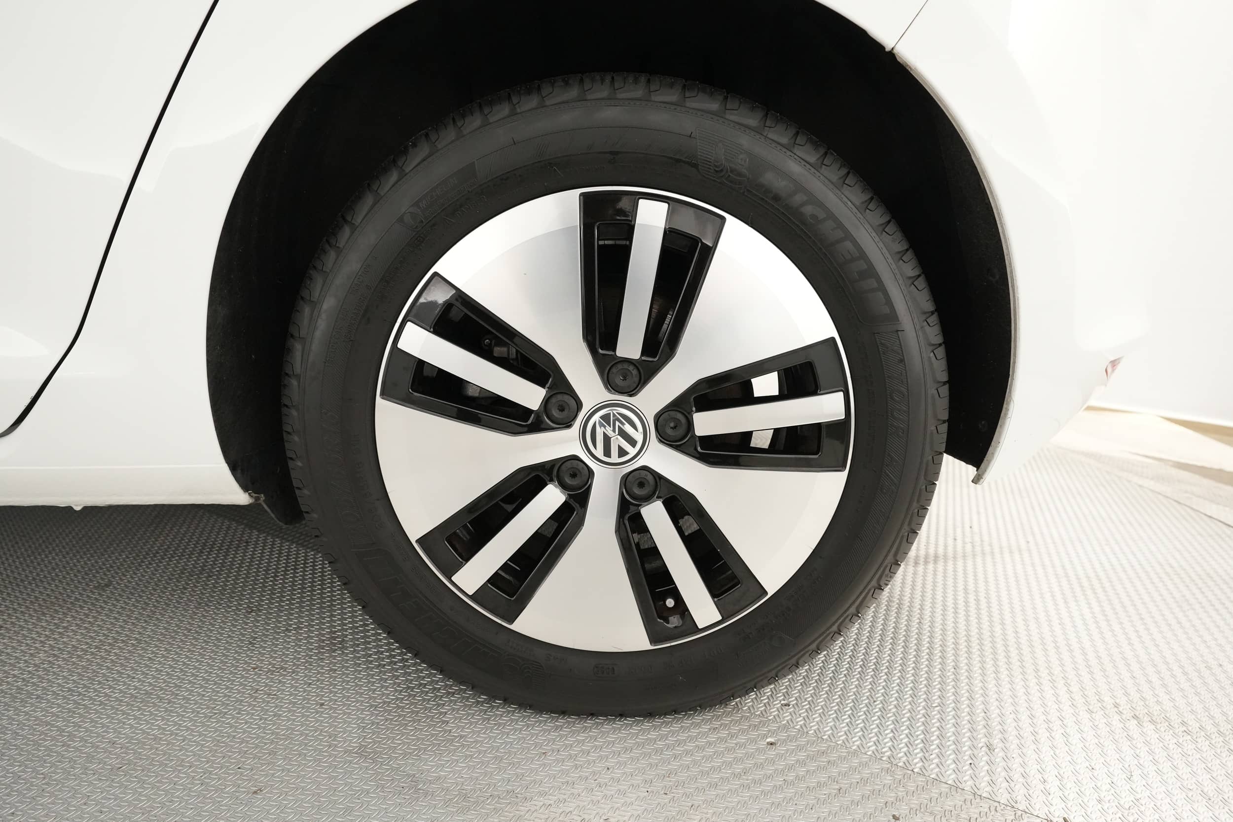 EverCars Co. vehicle image 12 for Volkswagen e-Golf -  SE on EverCars Co.