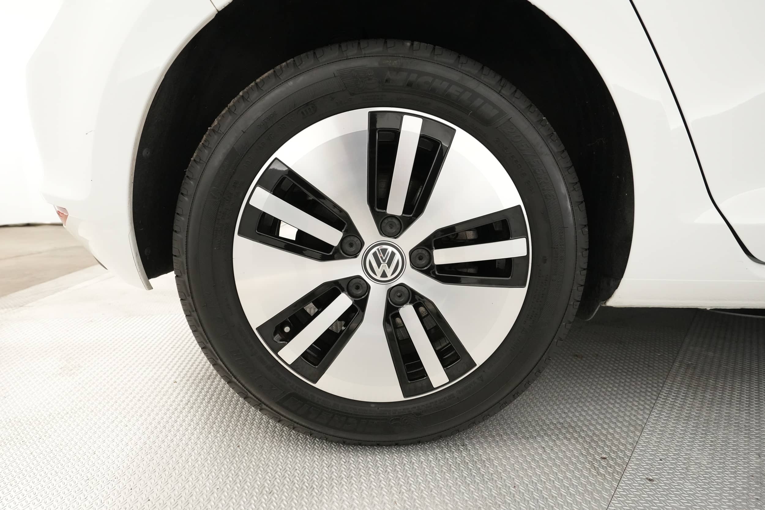 EverCars Co. vehicle image 14 for Volkswagen e-Golf -  SE on EverCars Co.