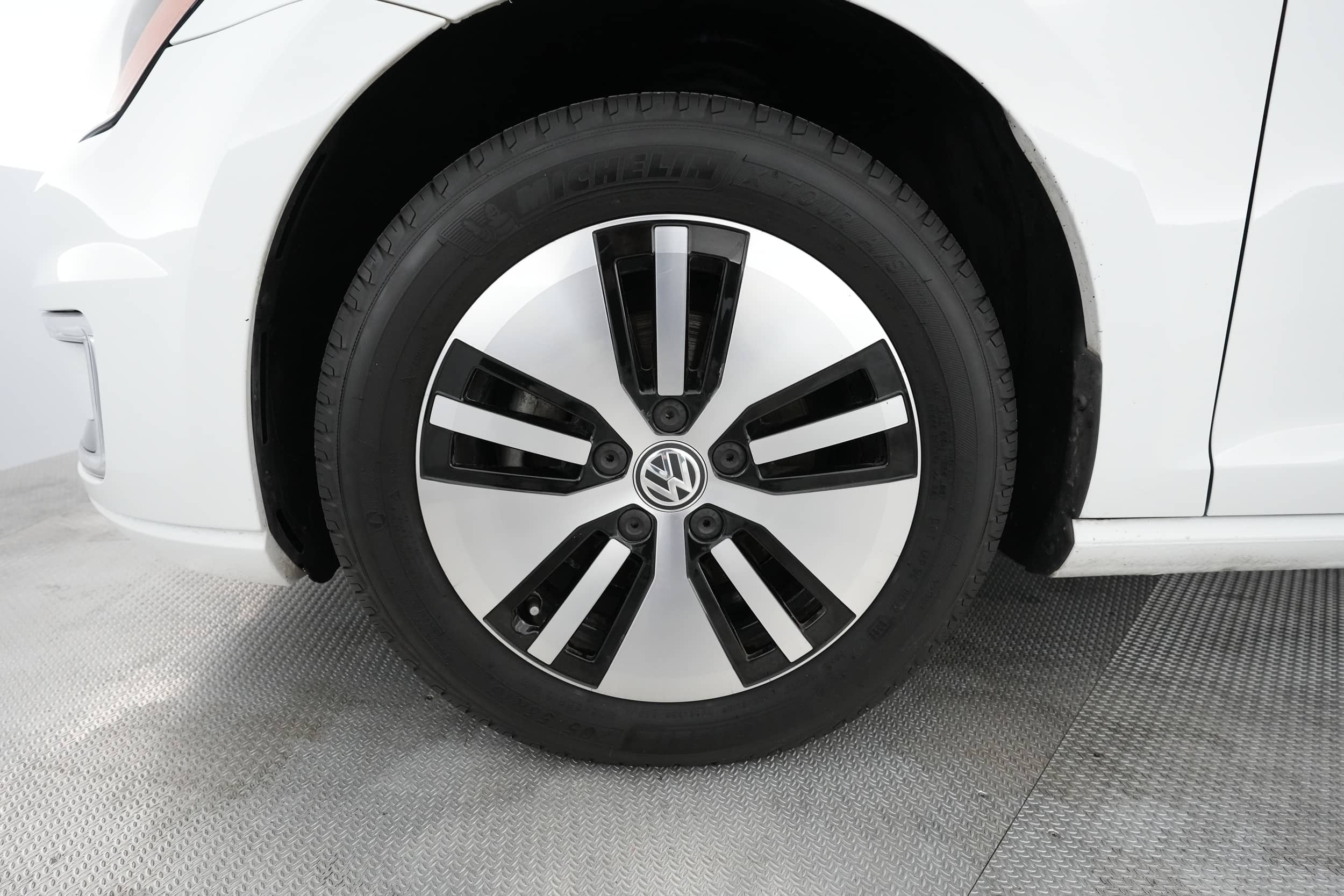 EverCars Co. vehicle image 11 for Volkswagen e-Golf -  SE on EverCars Co.