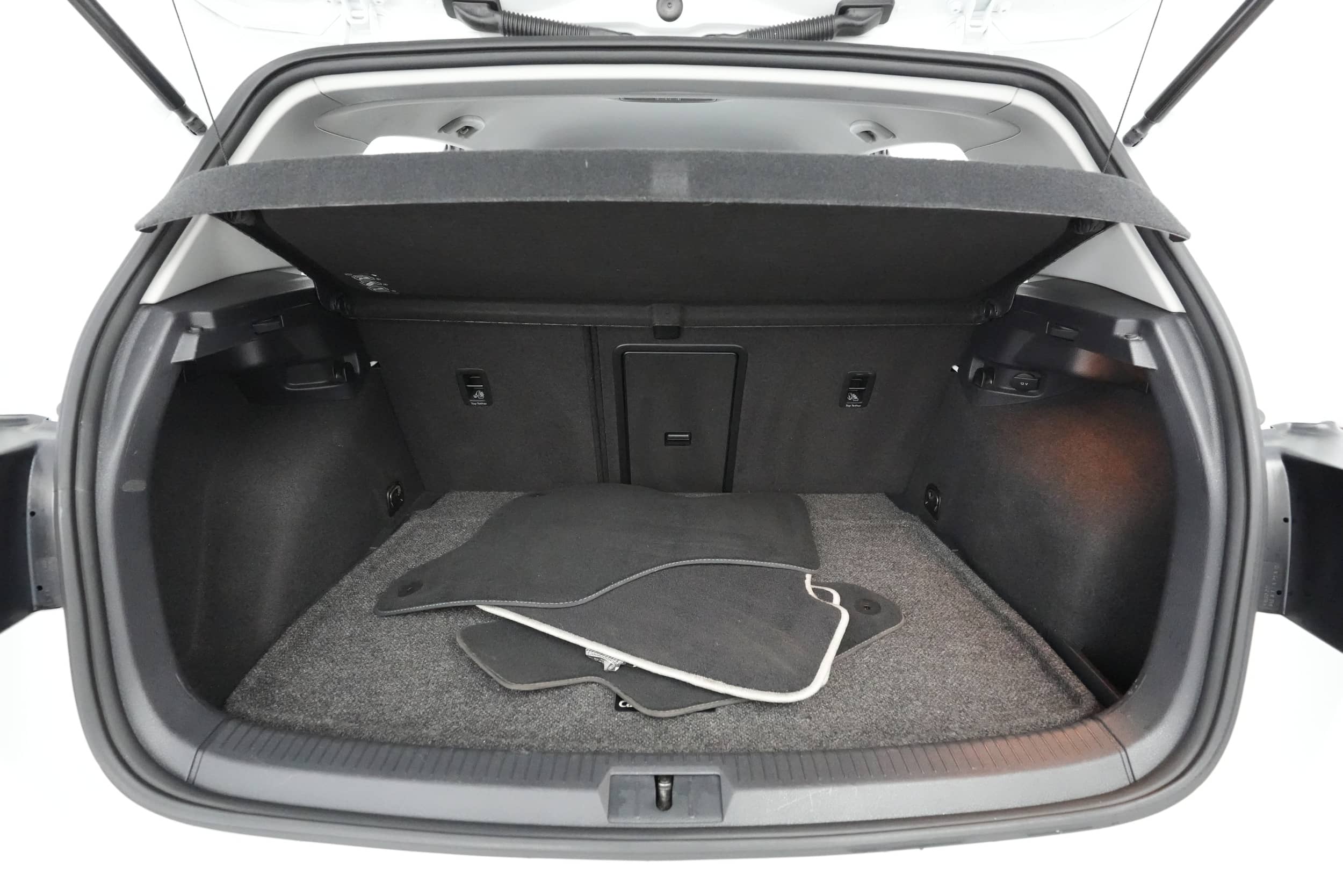 EverCars Co. vehicle image 19 for Volkswagen e-Golf -  SE on EverCars Co.