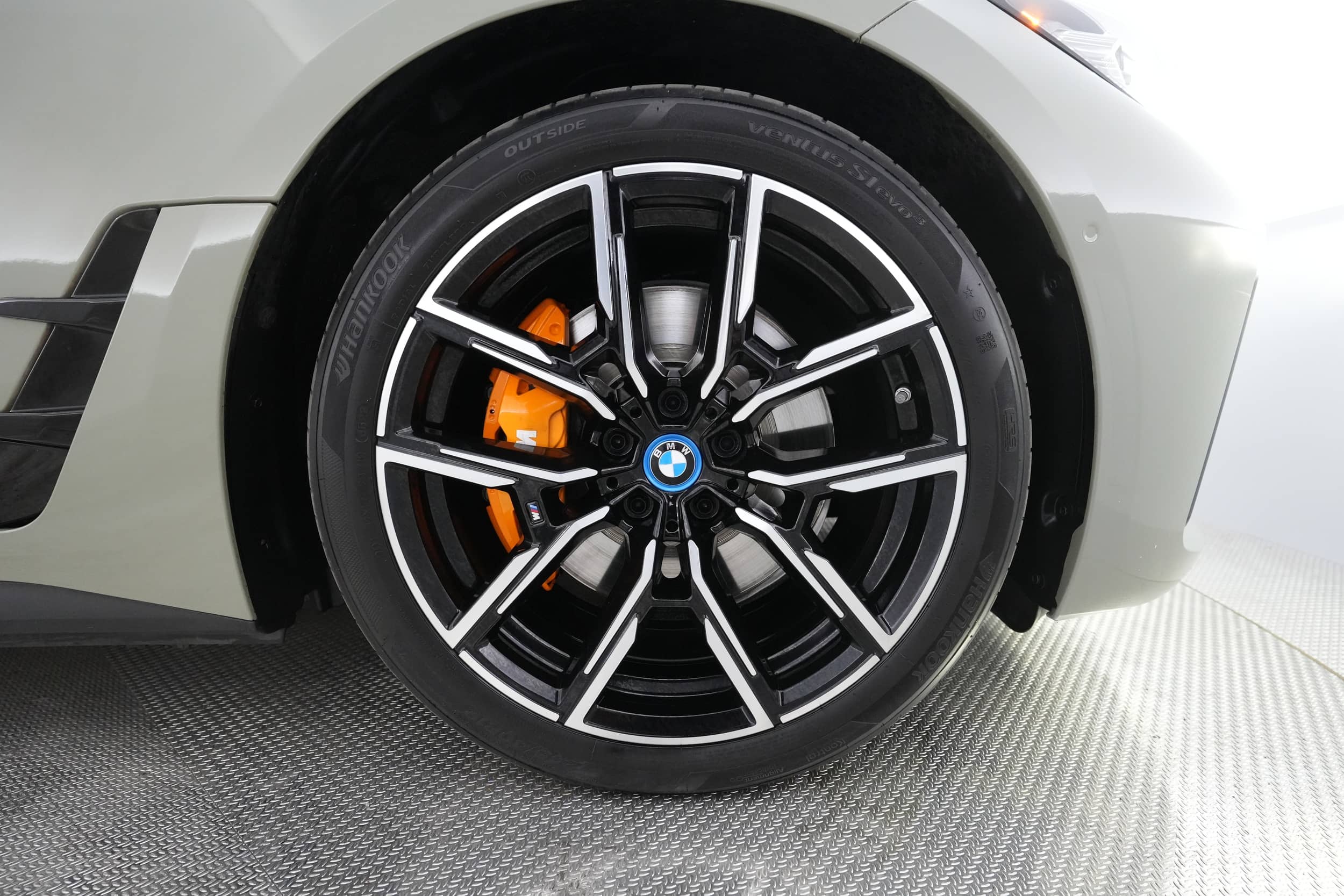 EverCars Co. vehicle image 5 for BMW i4 -  eDrive40 on EverCars Co.